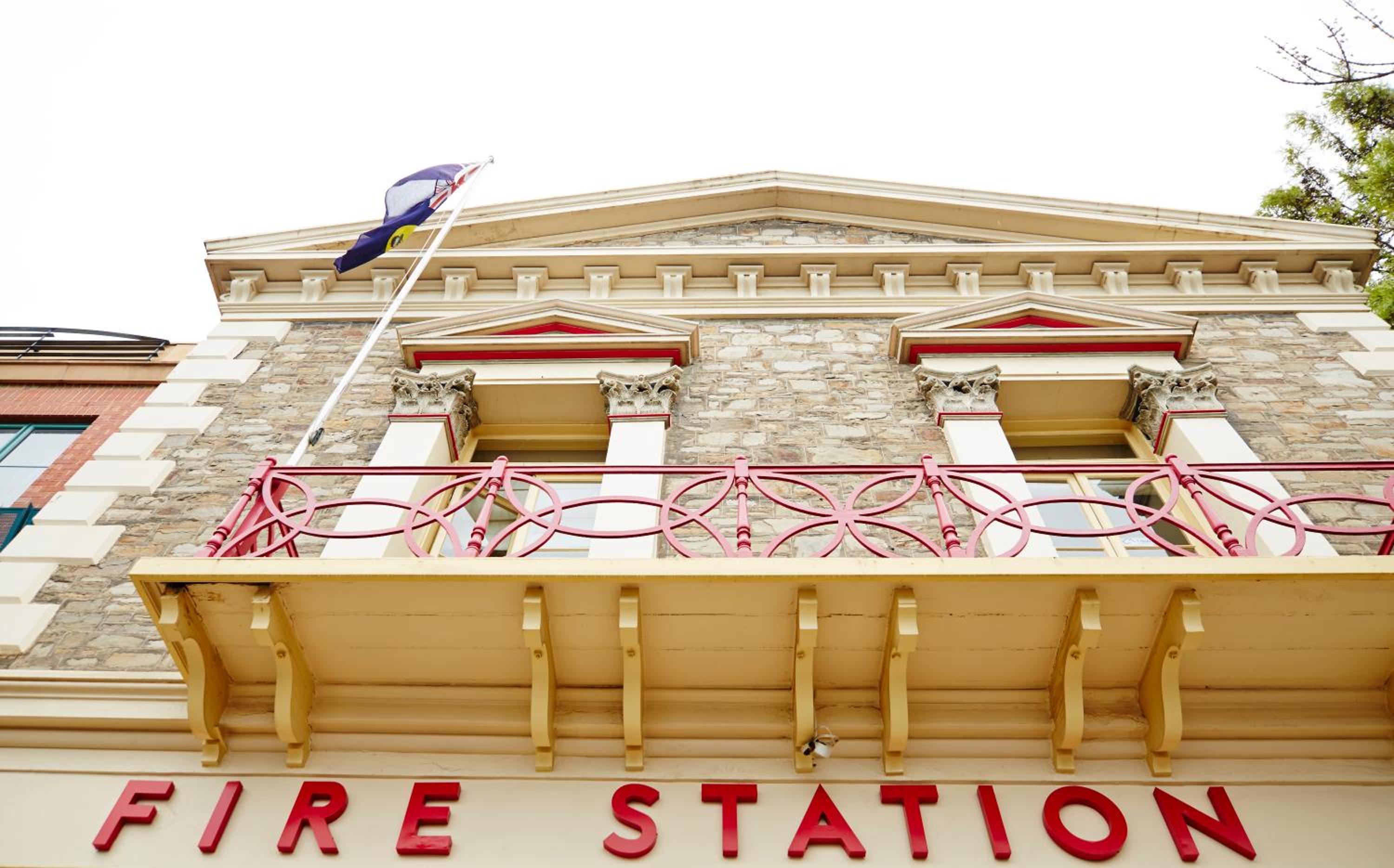 Fire Engine Spa Suite - Photo 21