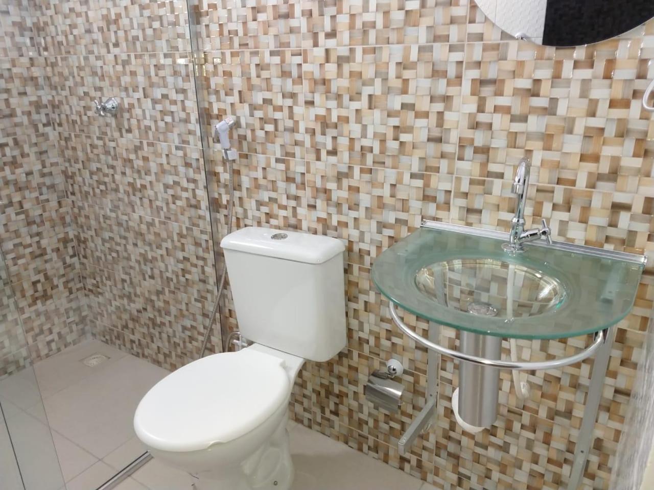 Large Double Room - Photo 3