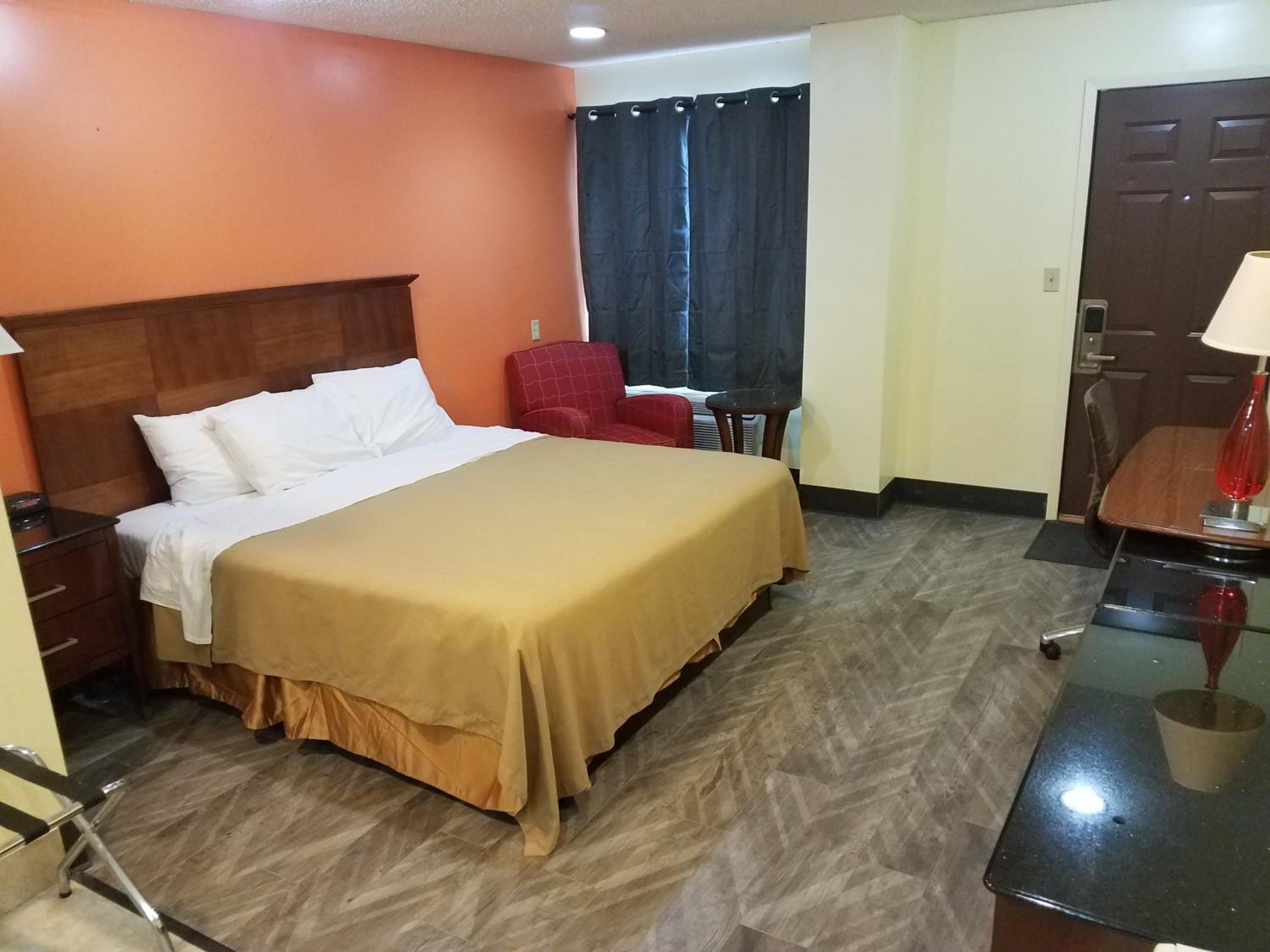 King Suite with Spa Bath - Photo 2