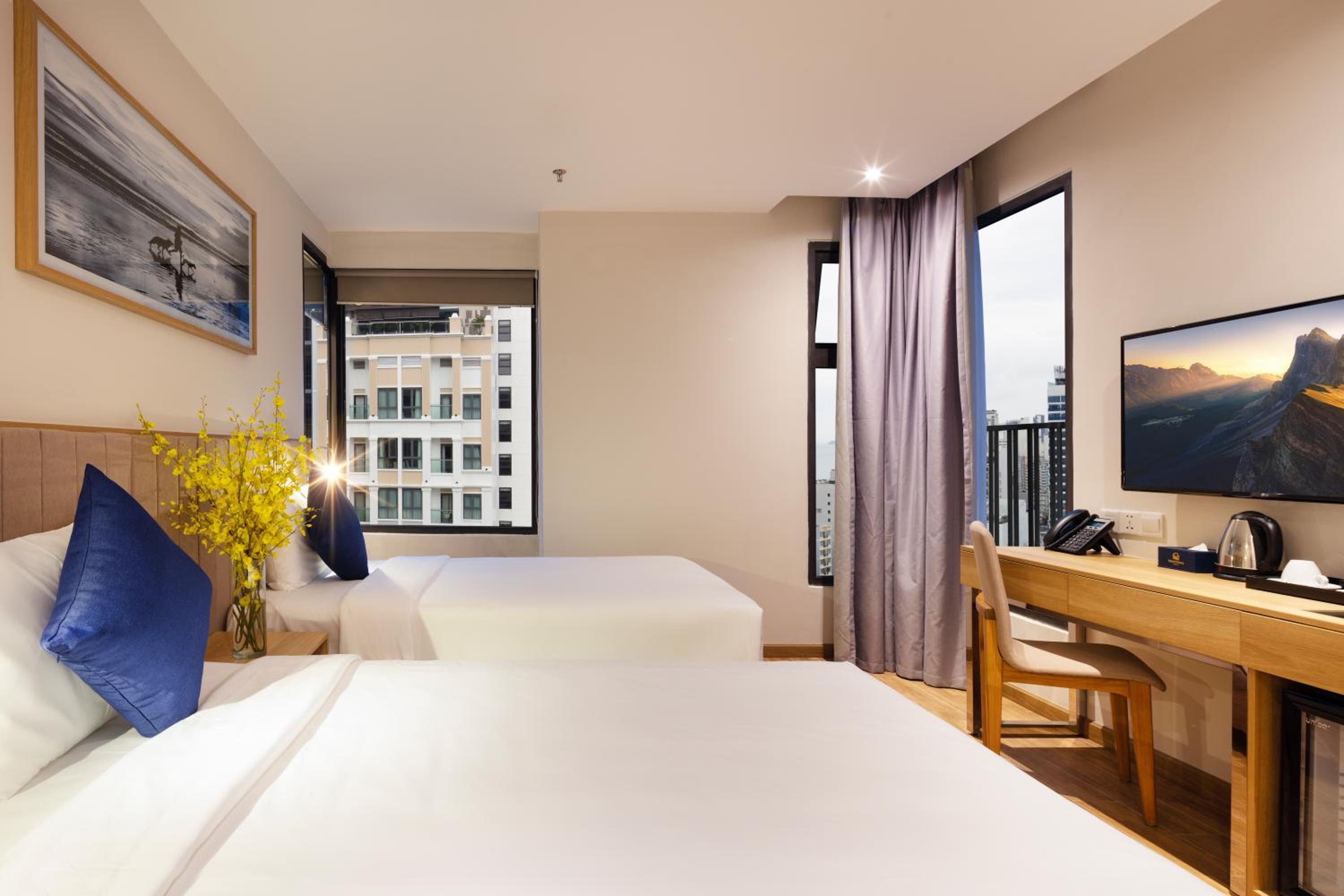 Double or Twin Room with Side Sea View photo 3