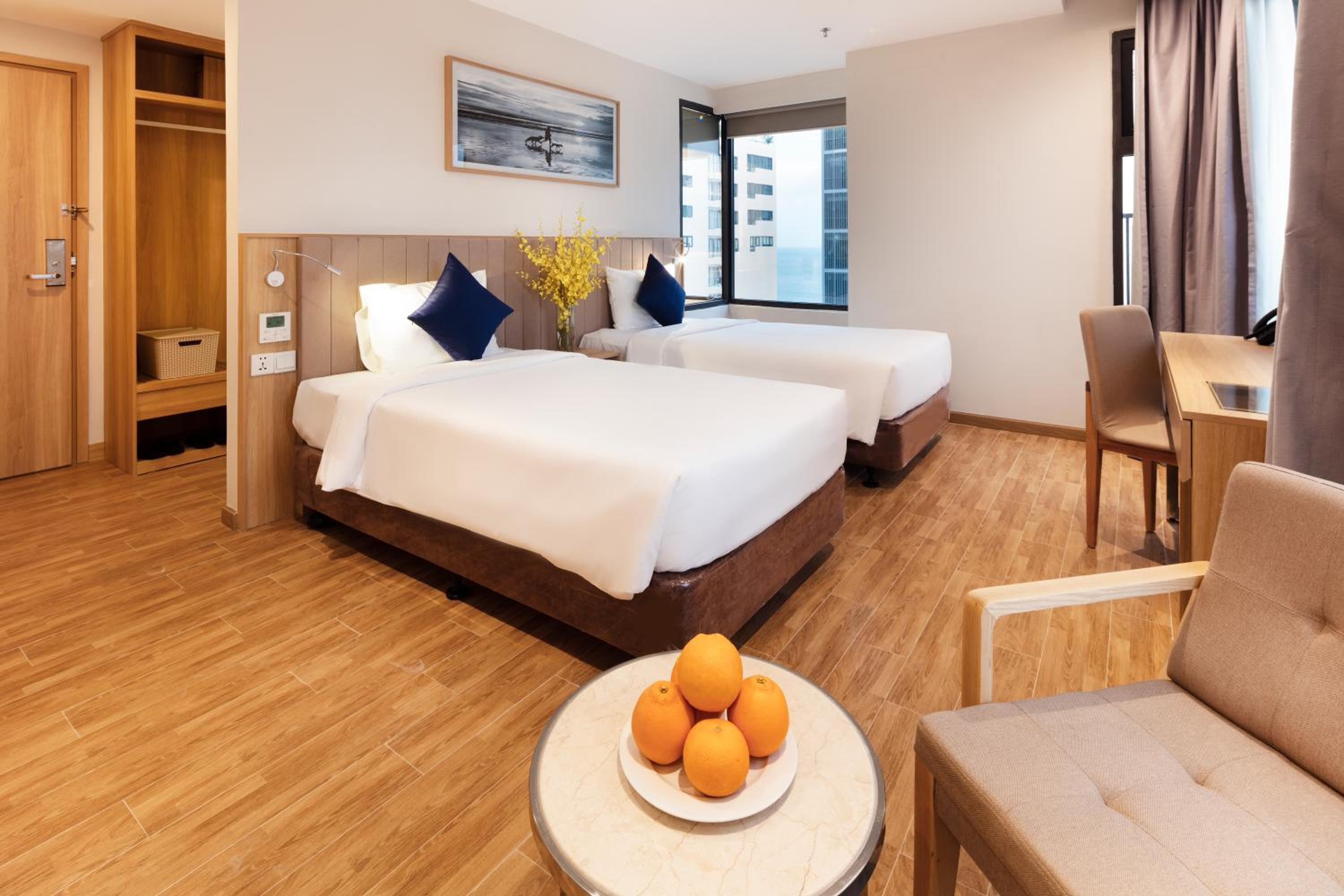 Double or Twin Room with Side Sea View photo 2
