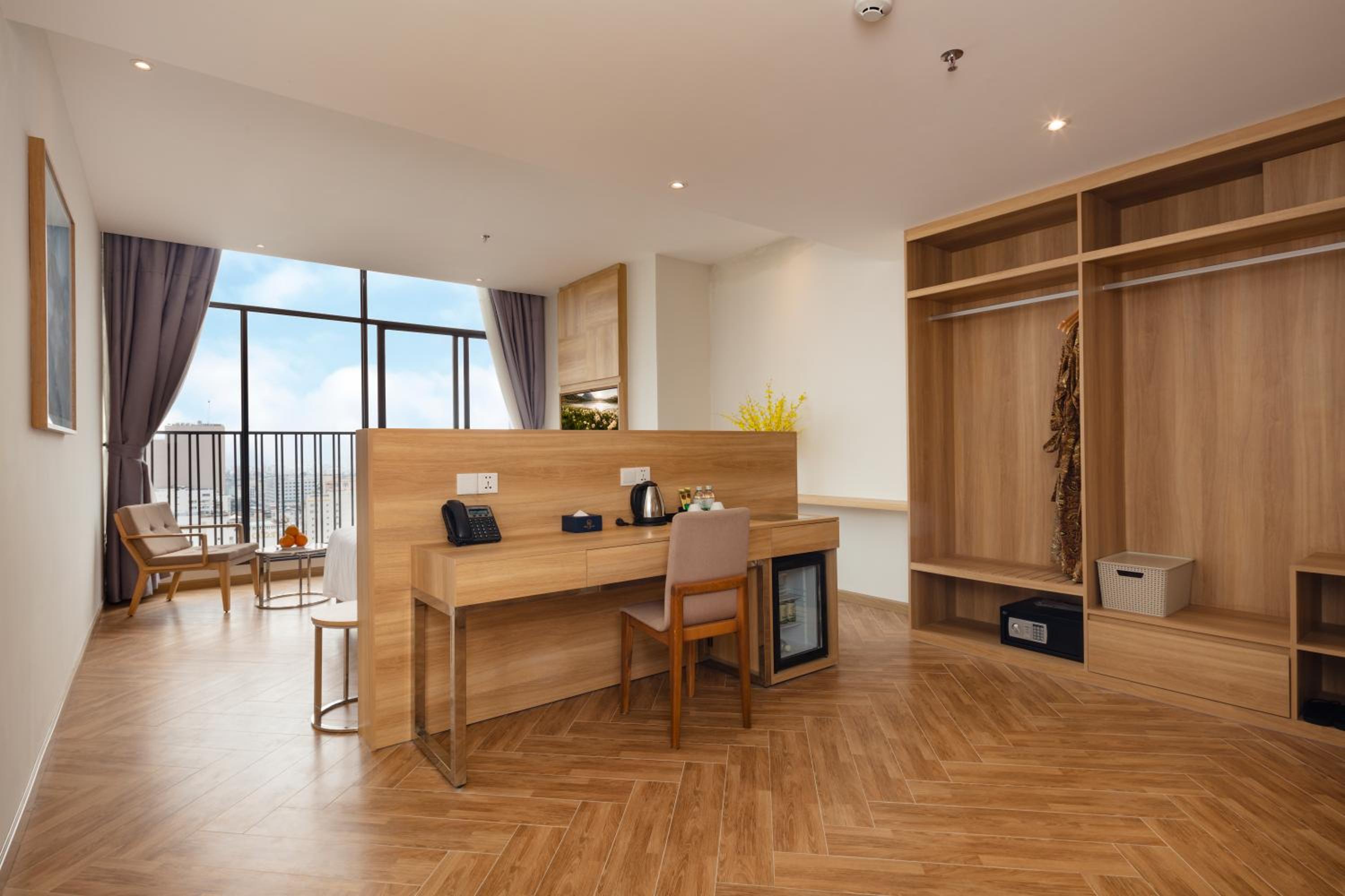 Suite - Photo 5