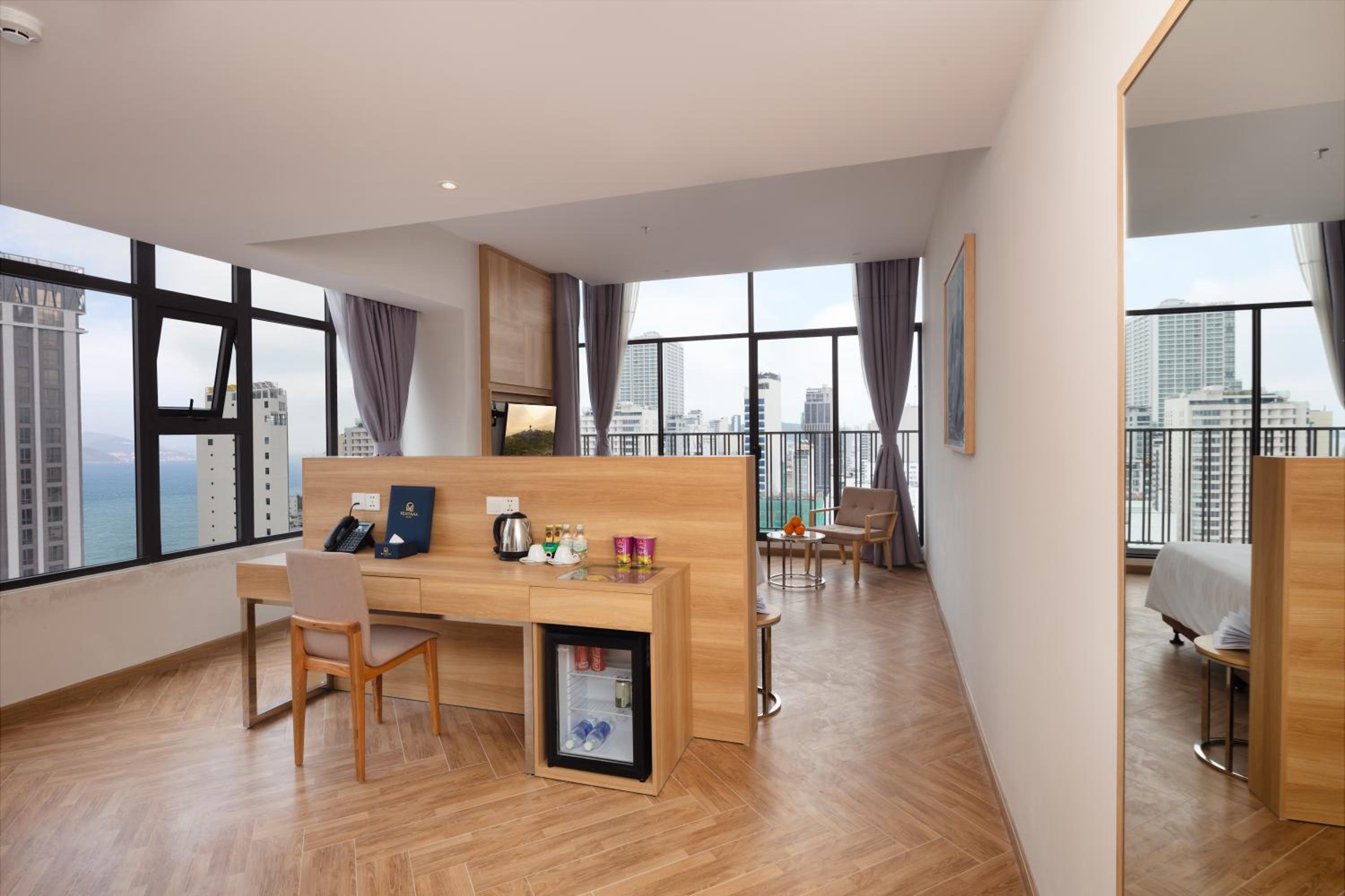 Suite - Photo 2