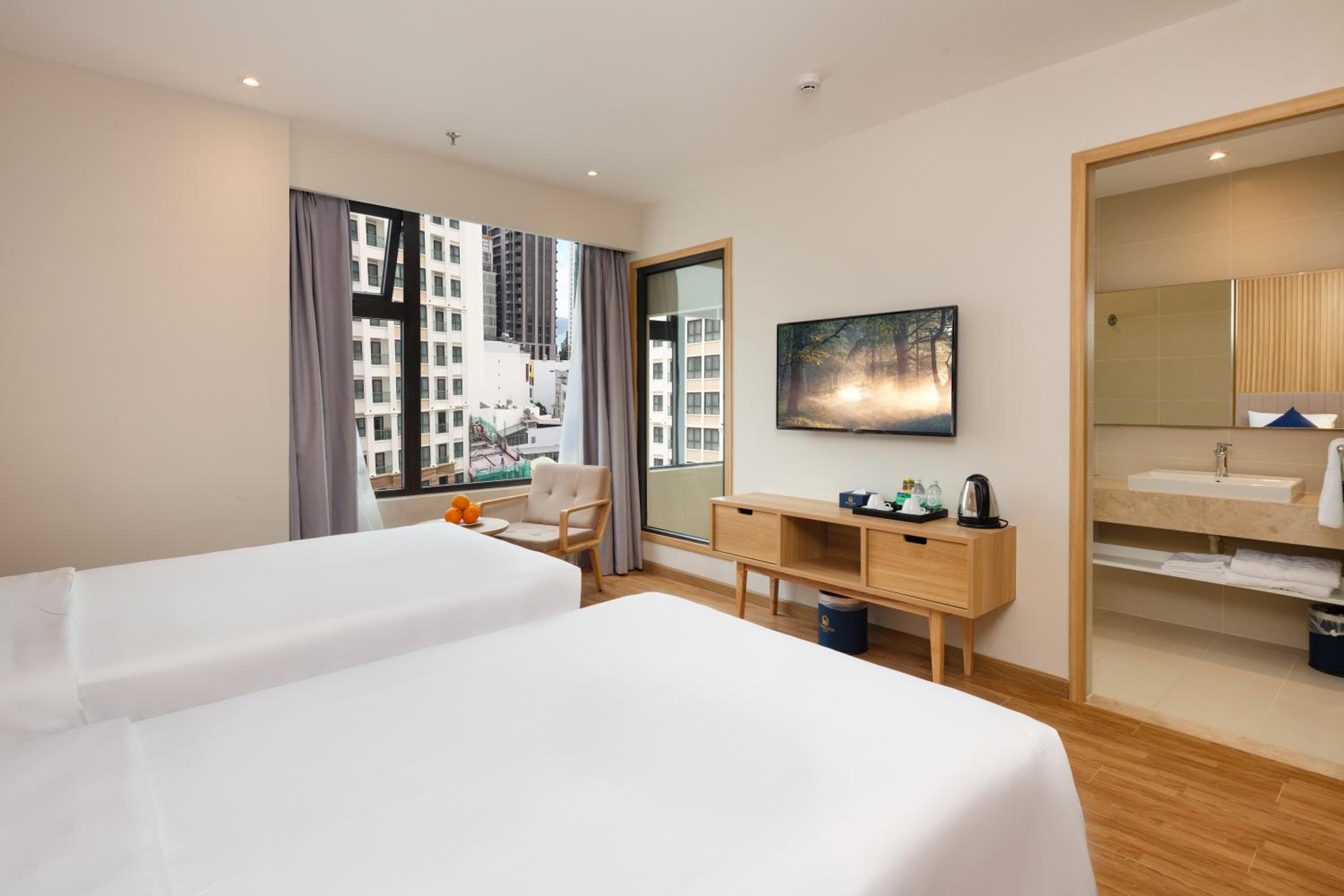 Superior Double or Twin Room with City View photo 3