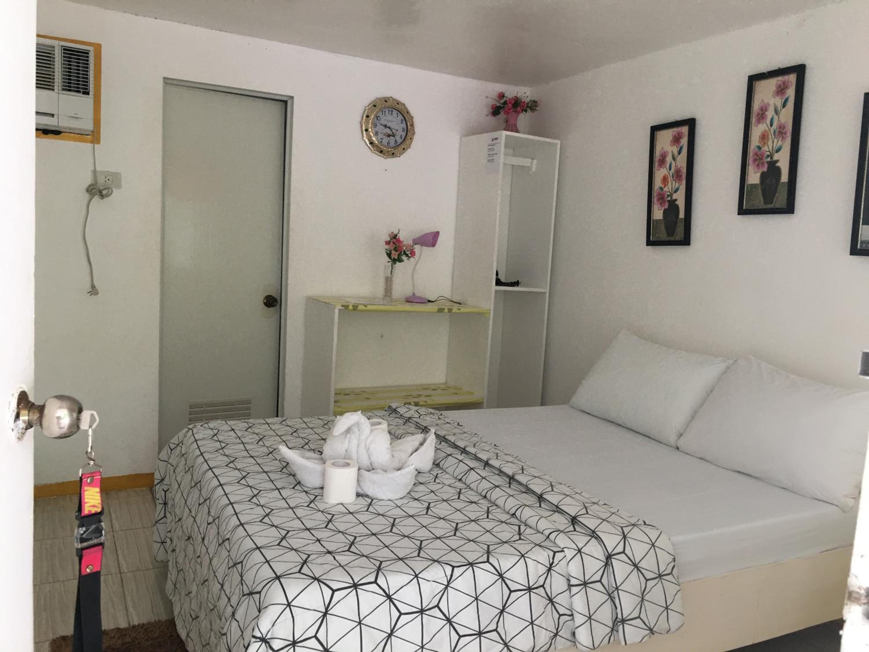 Standard Double Room - Photo 12