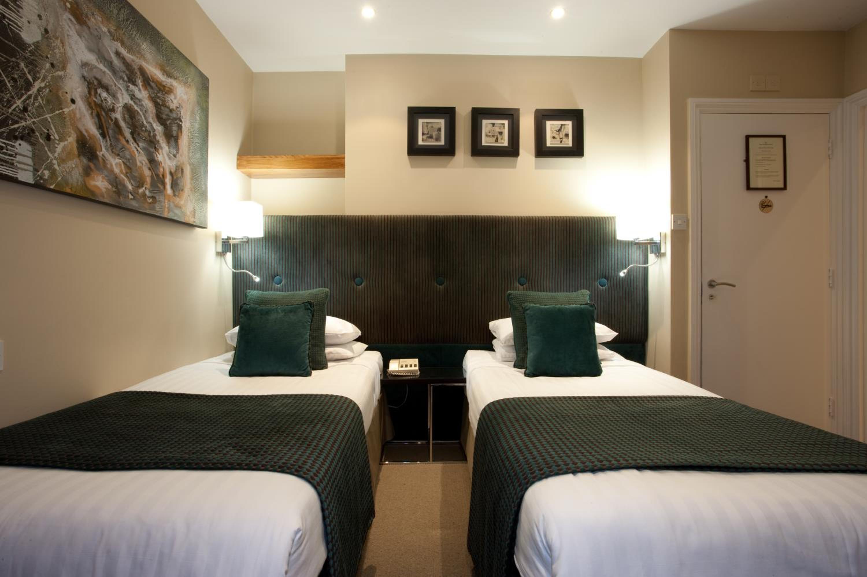 Standard Twin Room photo 3