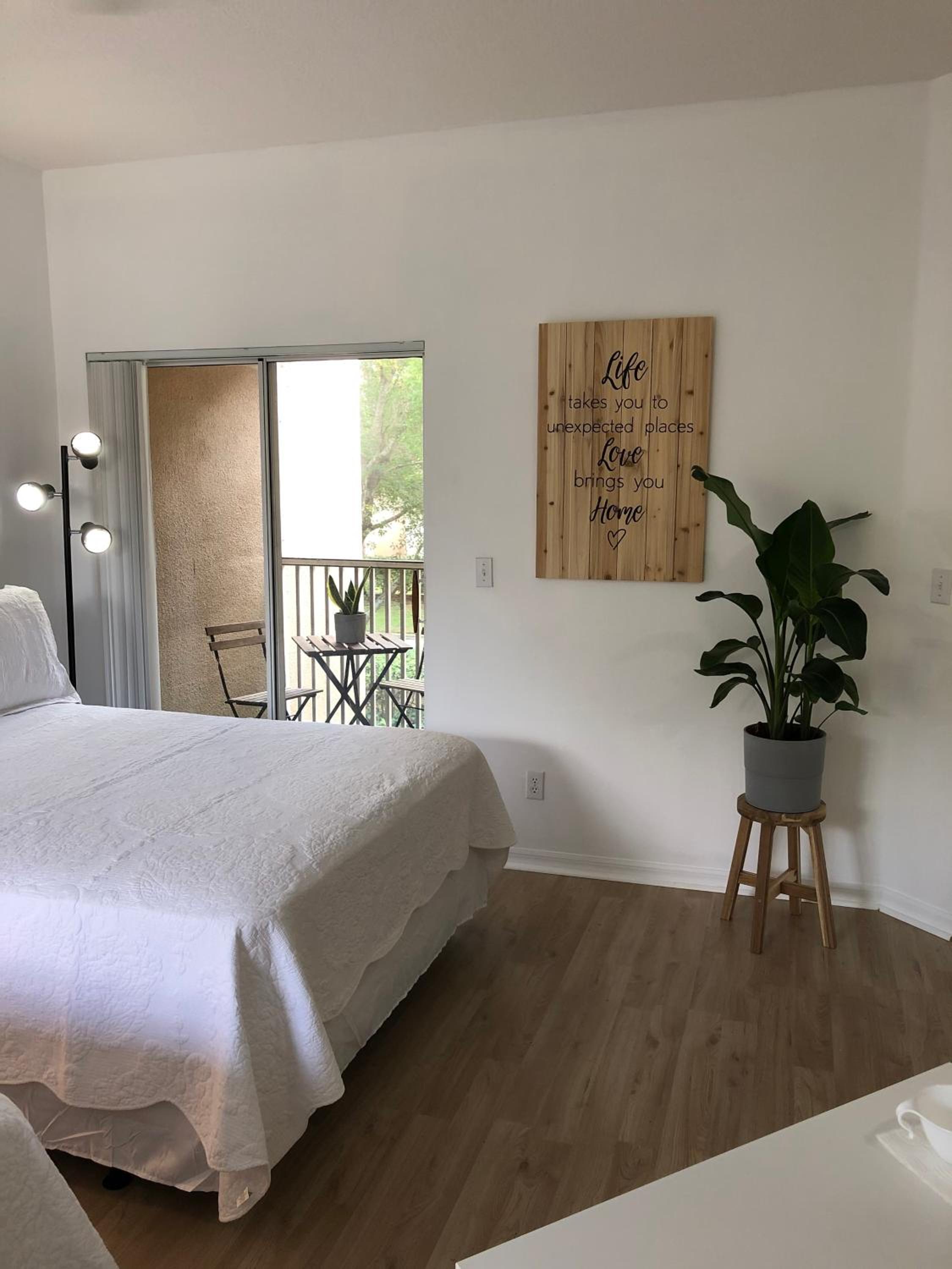 One-Bedroom Apartment photo 2