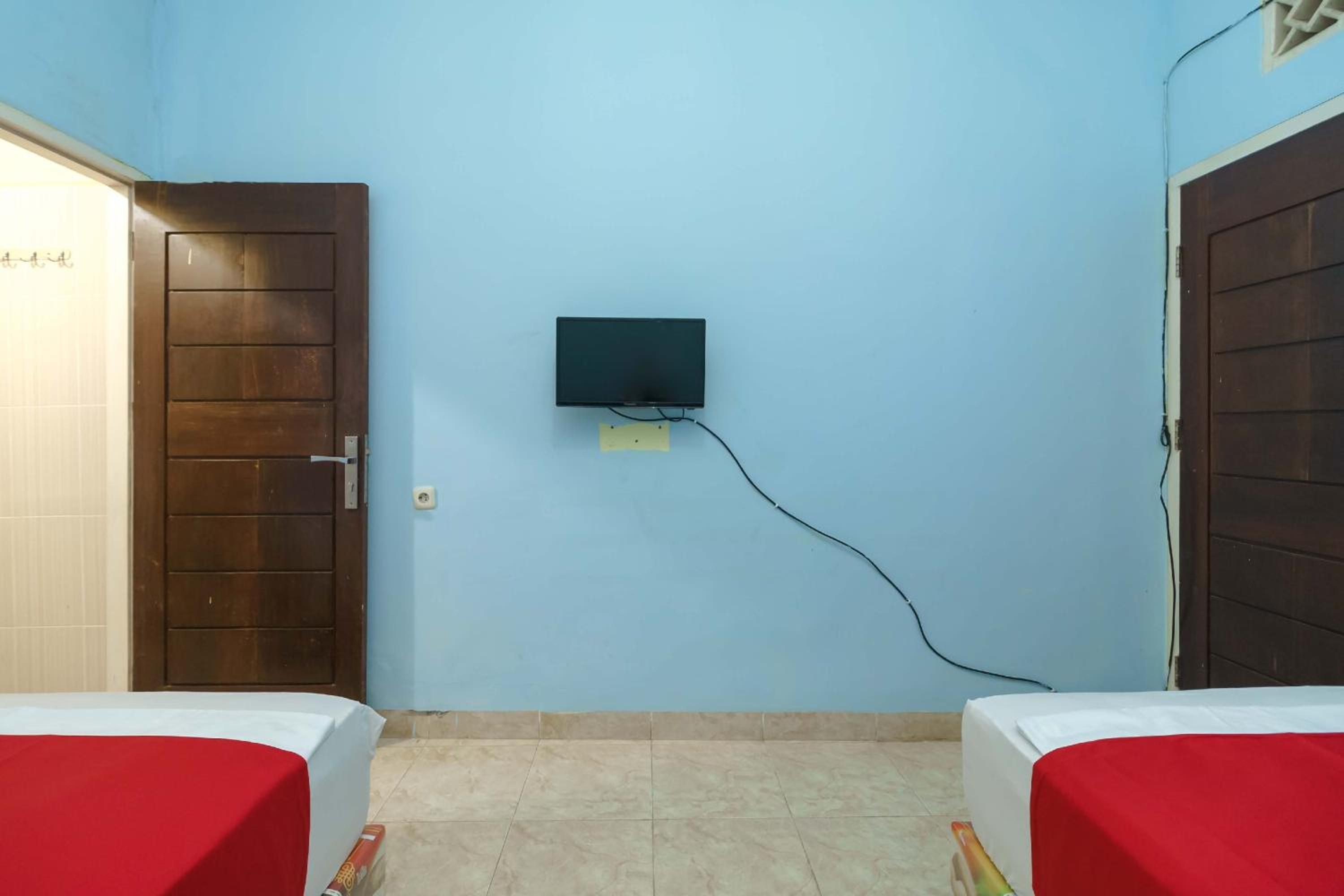 Twin Room - Photo 1
