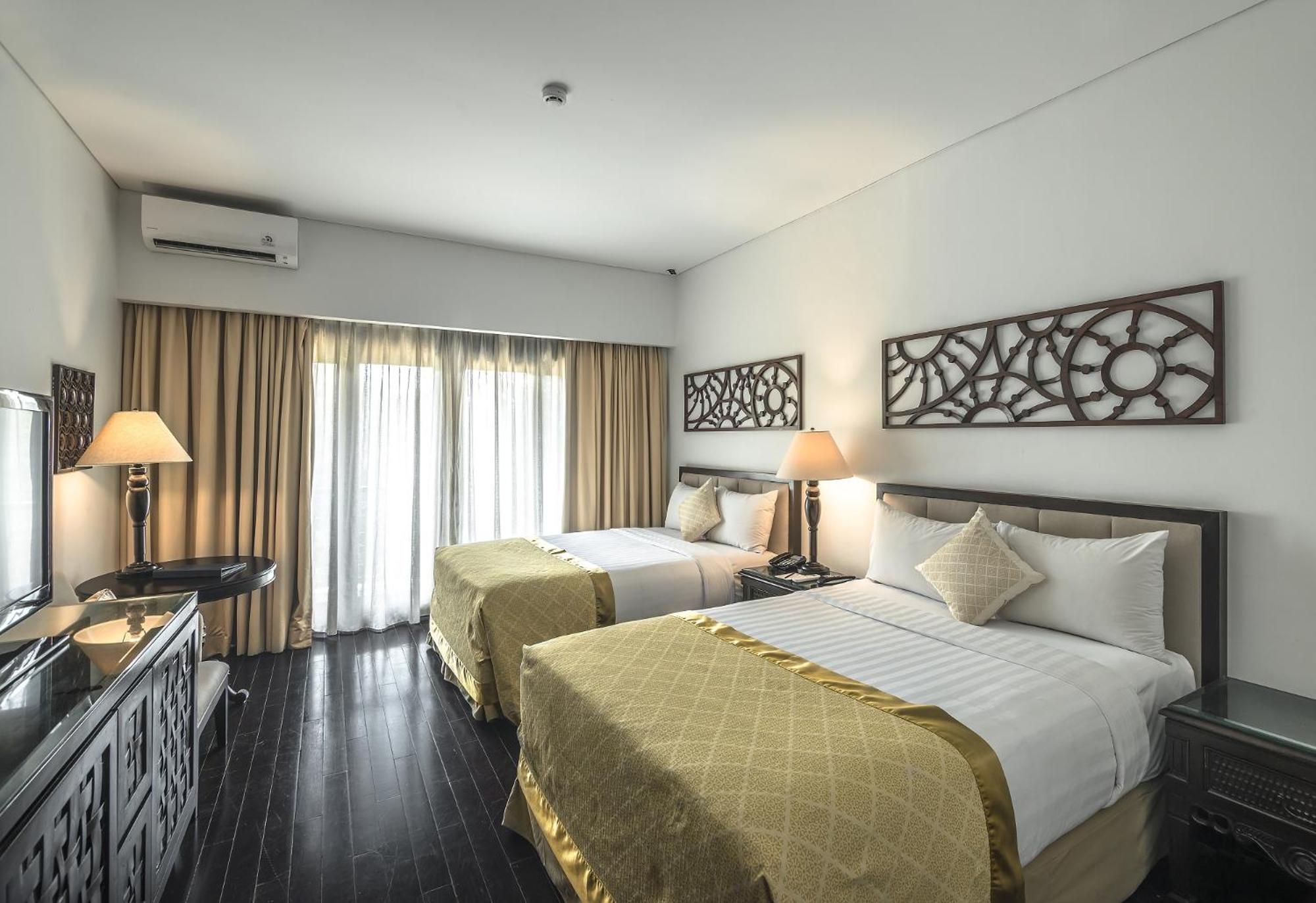 Deluxe Double or Twin Room with Pool Access photo 3