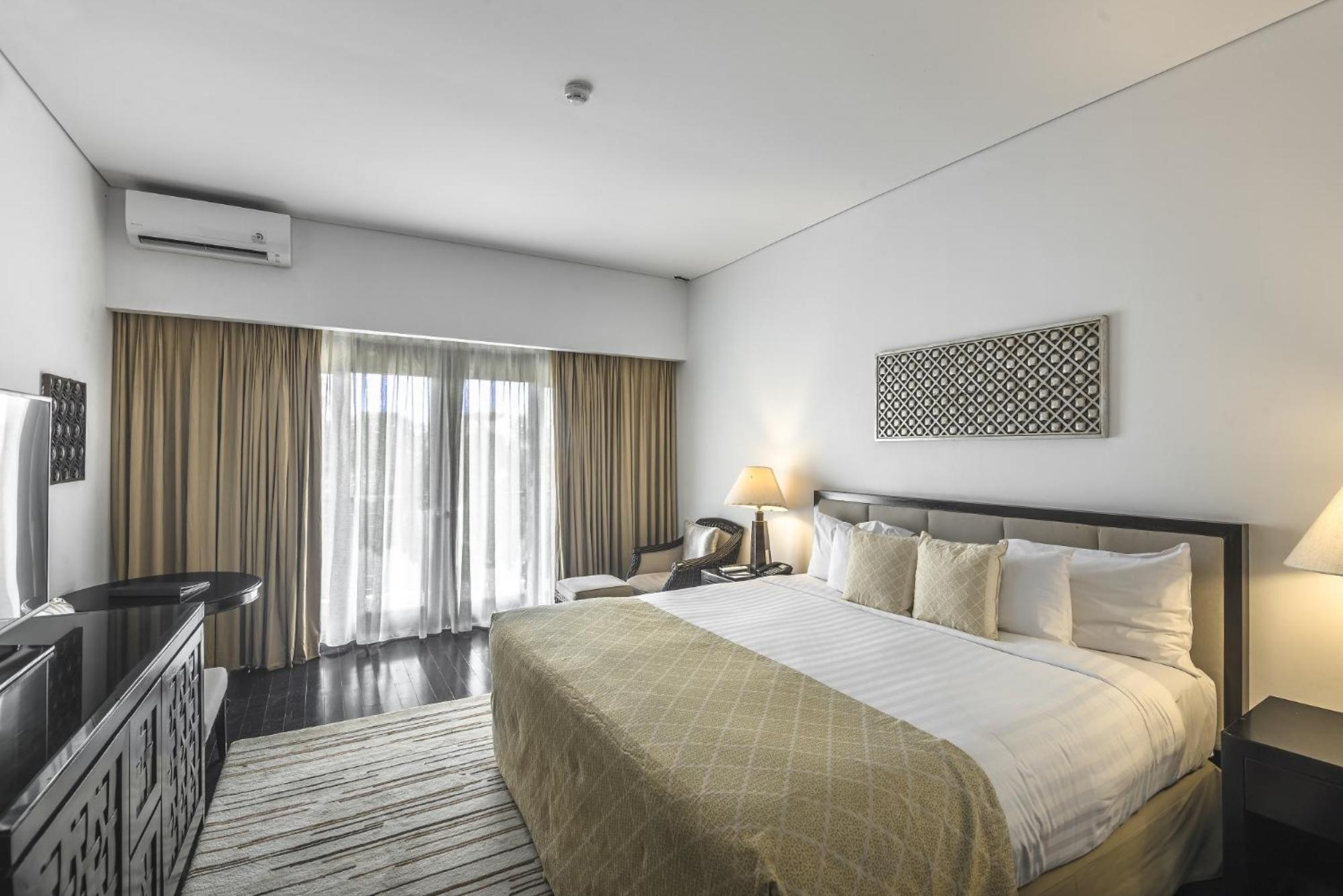 Deluxe Double or Twin Room with Pool Access photo 2