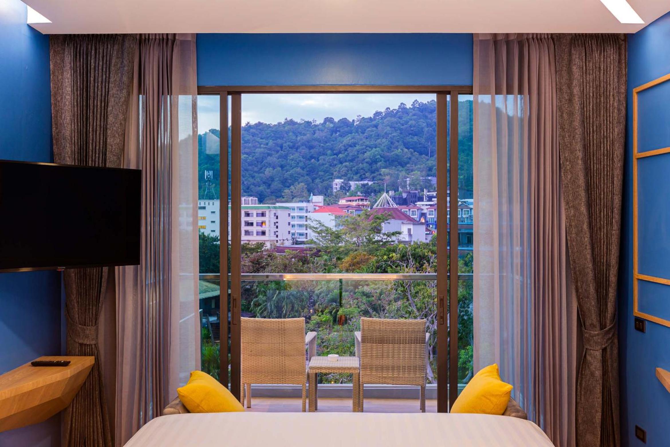 Premier Suite with Garden View - Photo 3