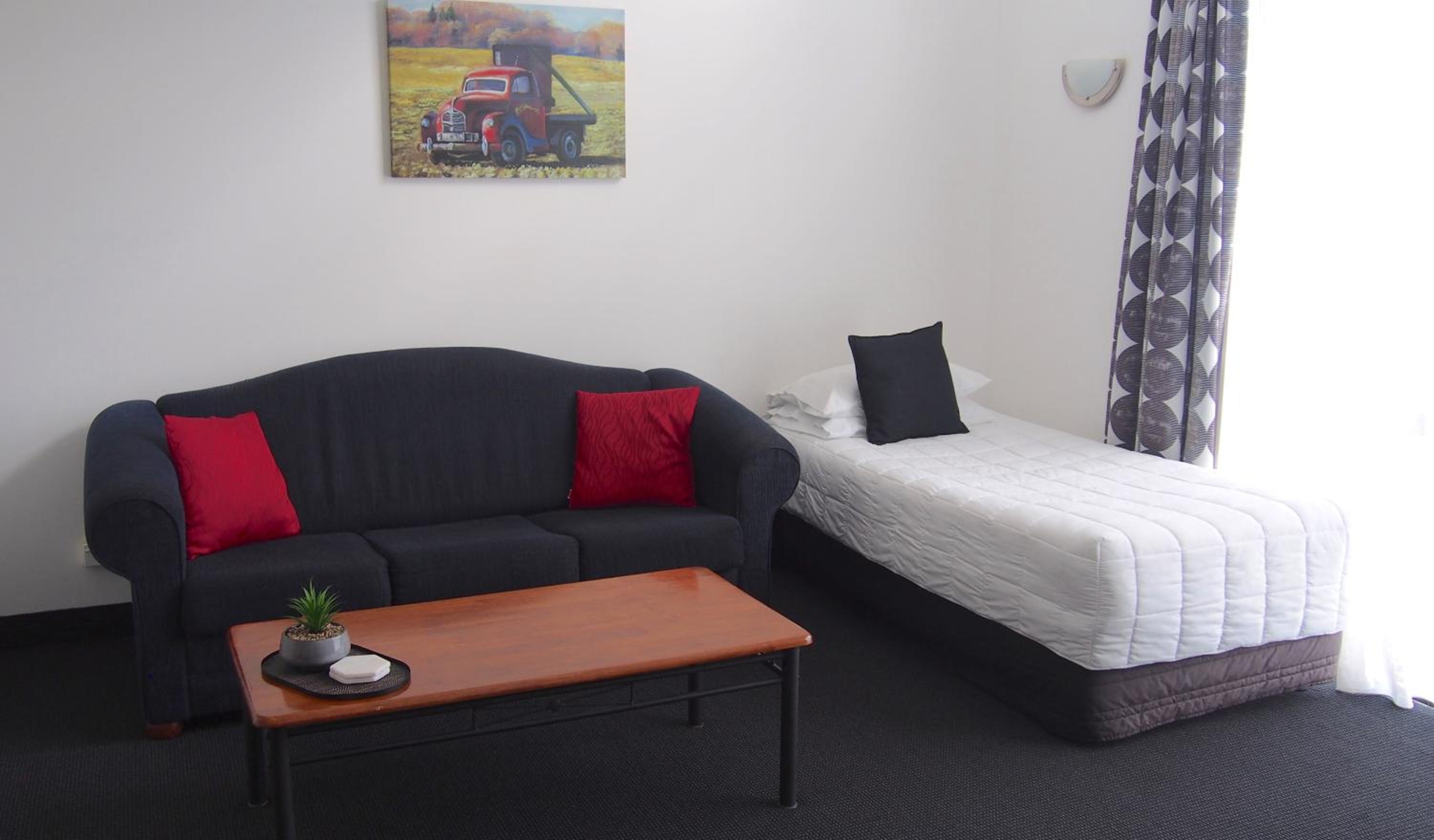 One-Bedroom Apartment - Photo 8