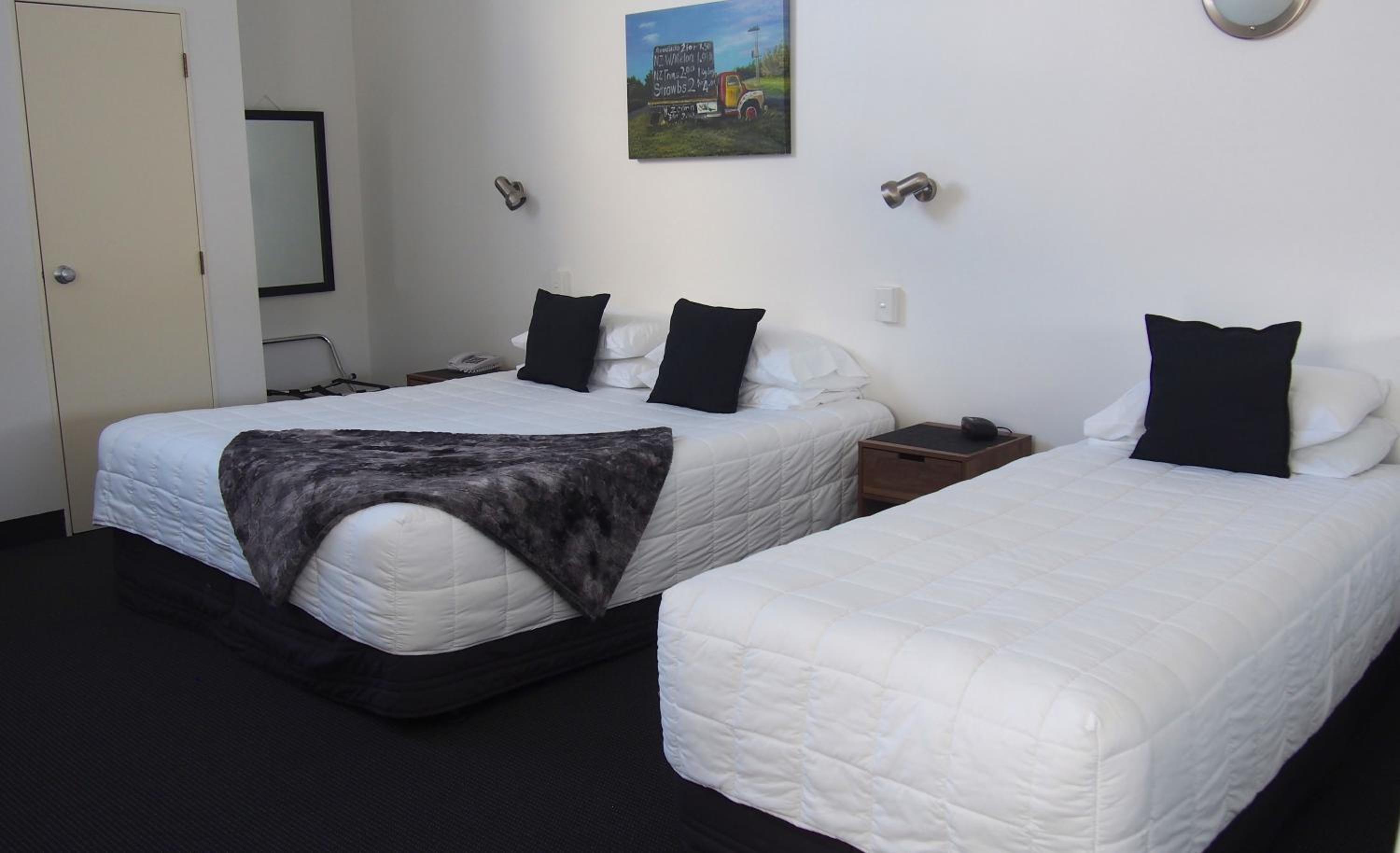 One-Bedroom Apartment - Photo 6