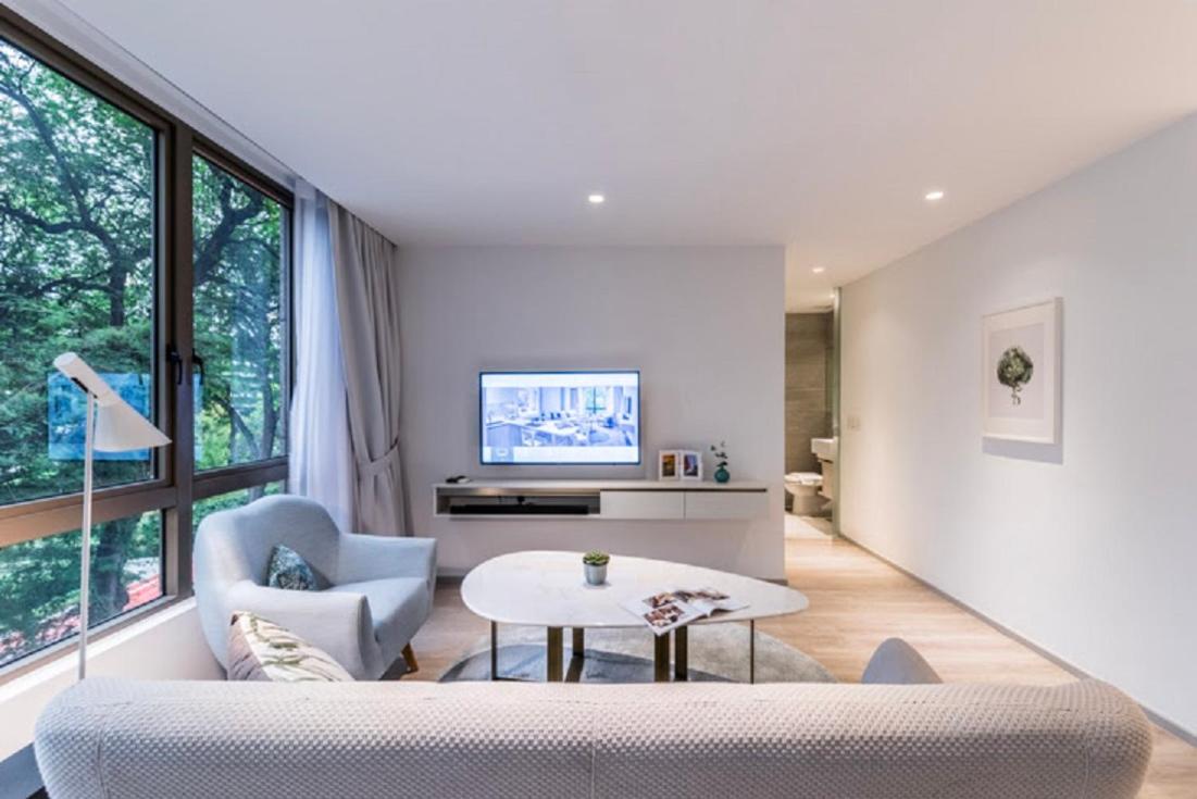 One-Bedroom Executive Suite with Queen Bed photo 1