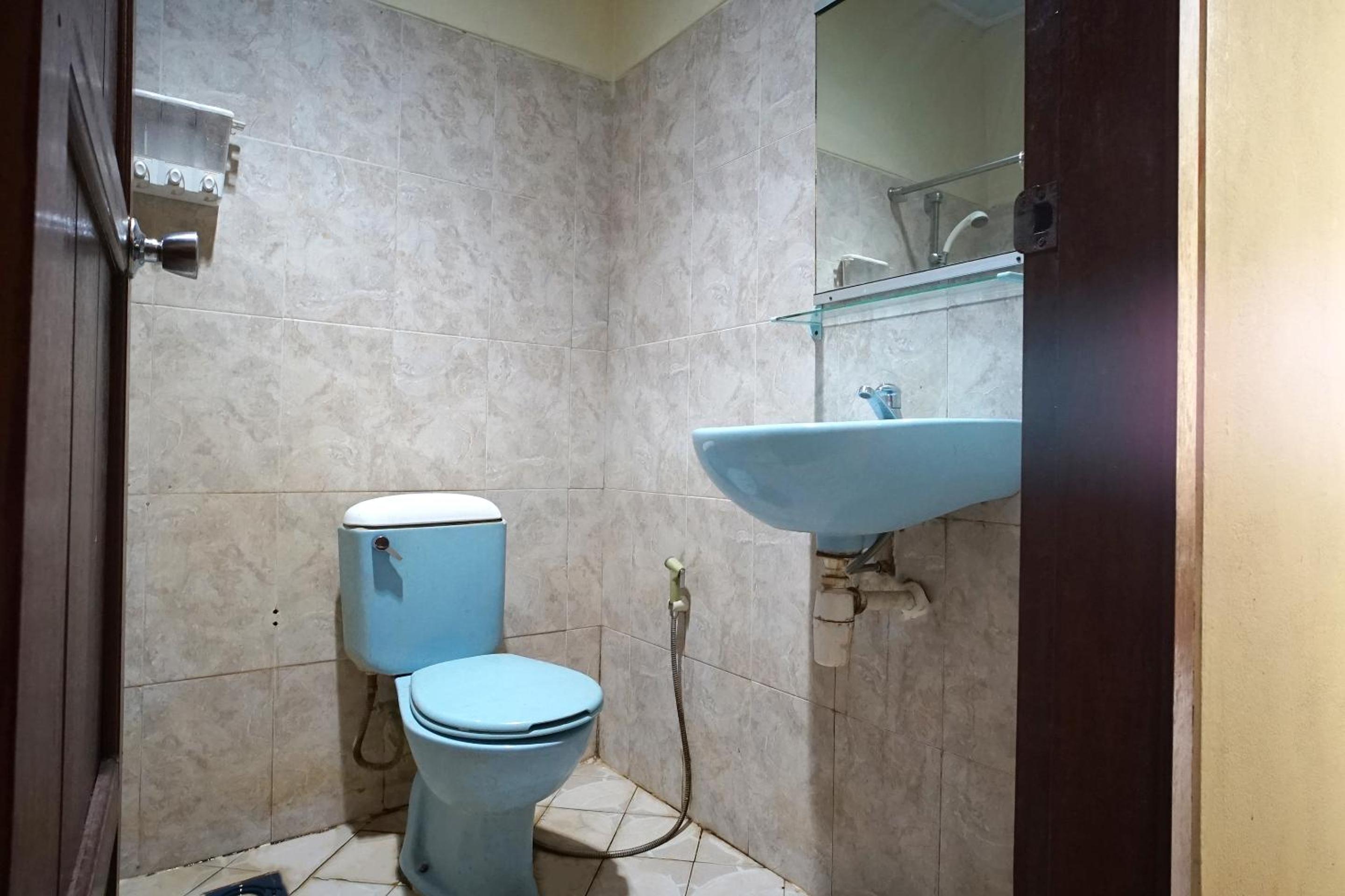 Standard Twin Room - Photo 7