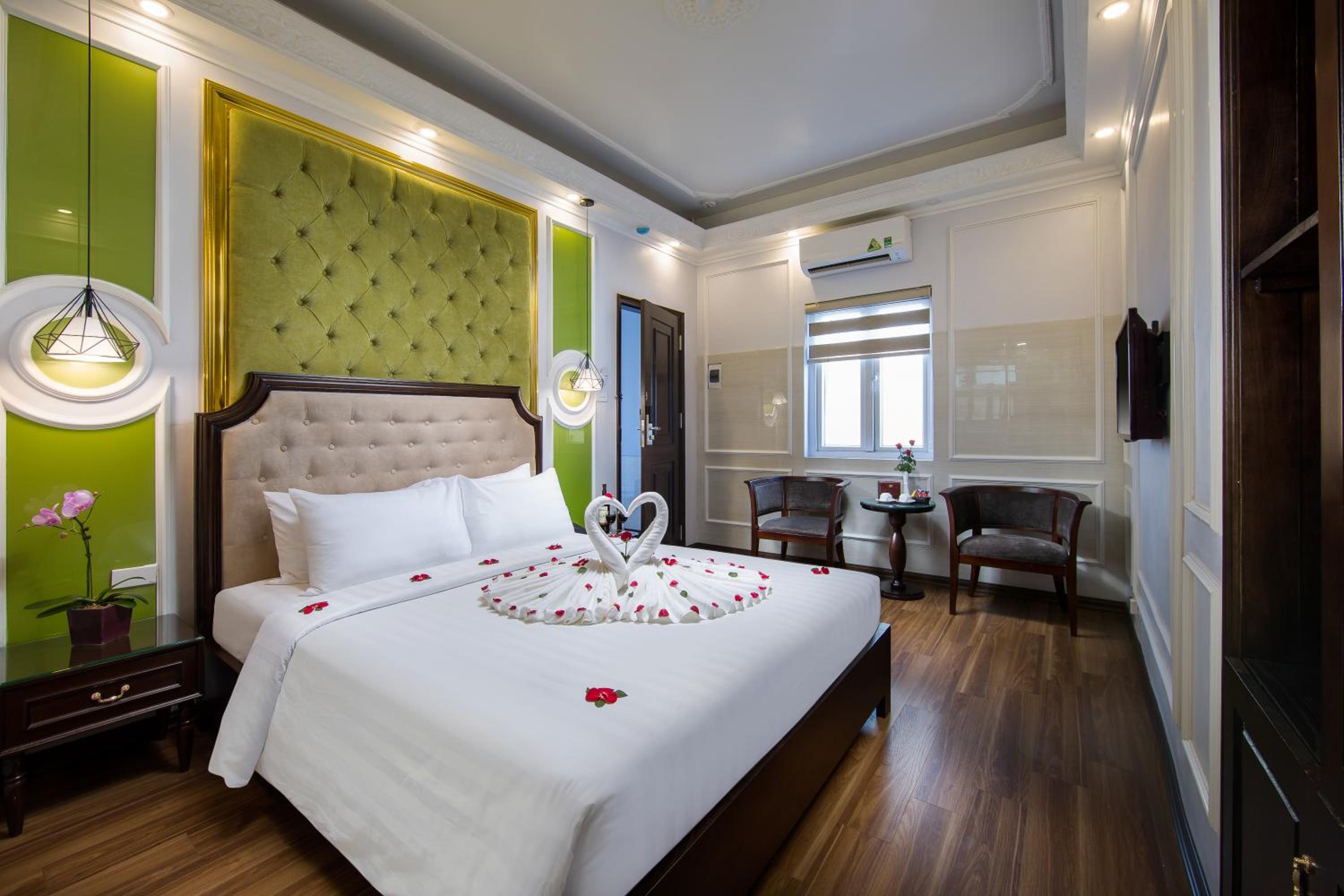 Deluxe Double or Twin Room with City View photo 3