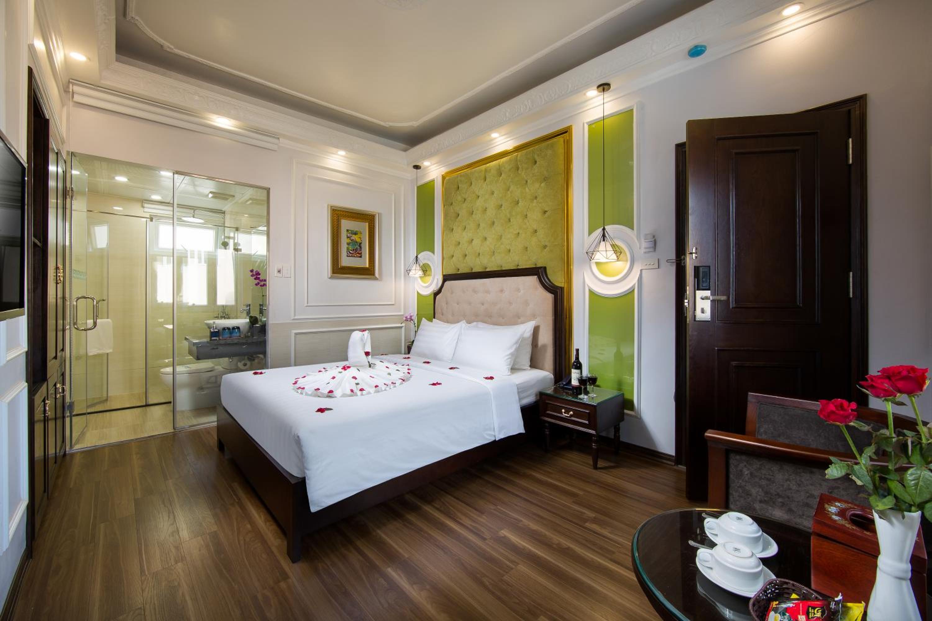 Deluxe Double or Twin Room with City View photo 2