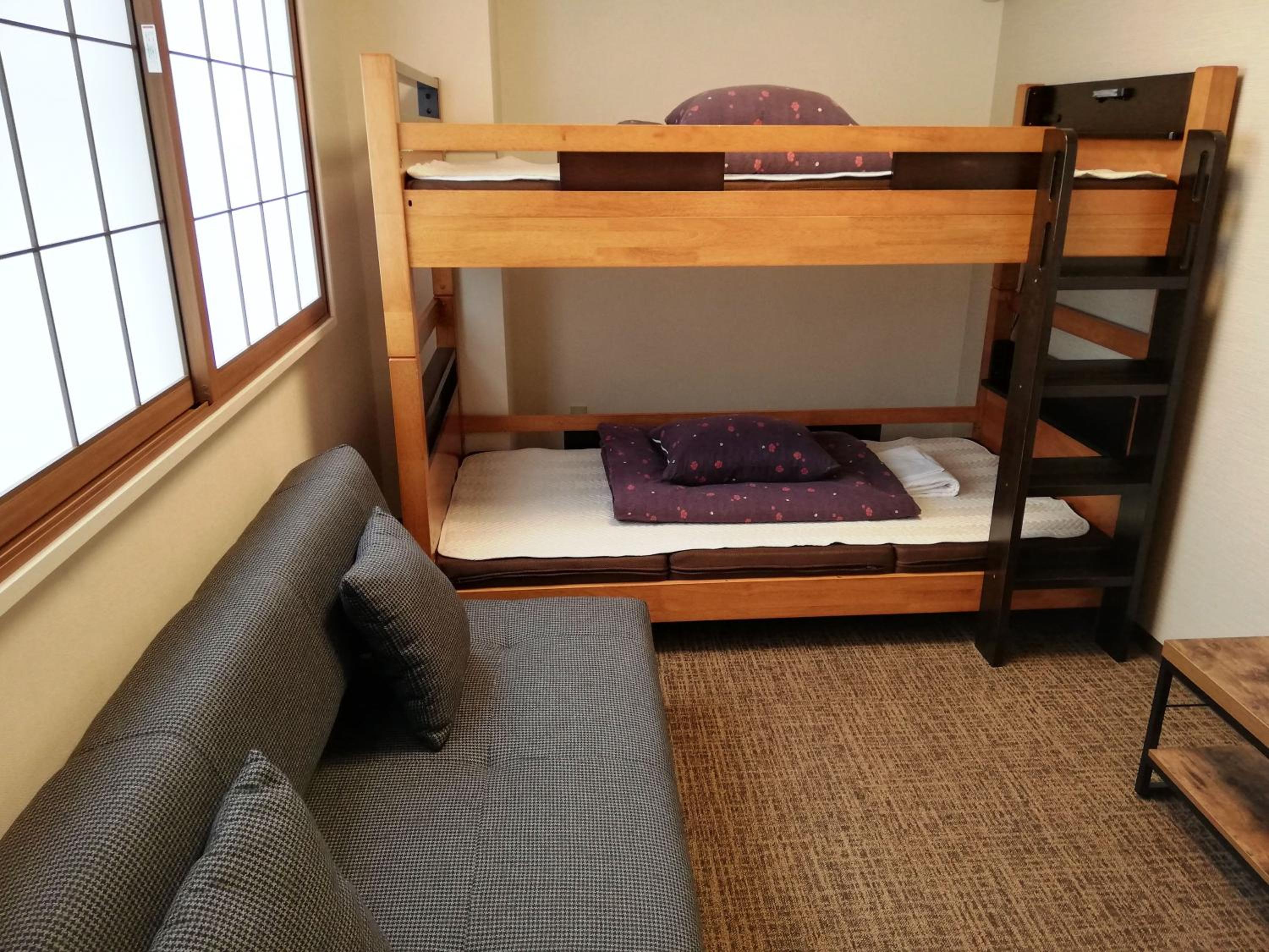 Budget Triple Room with Shared Bathroom photo 1