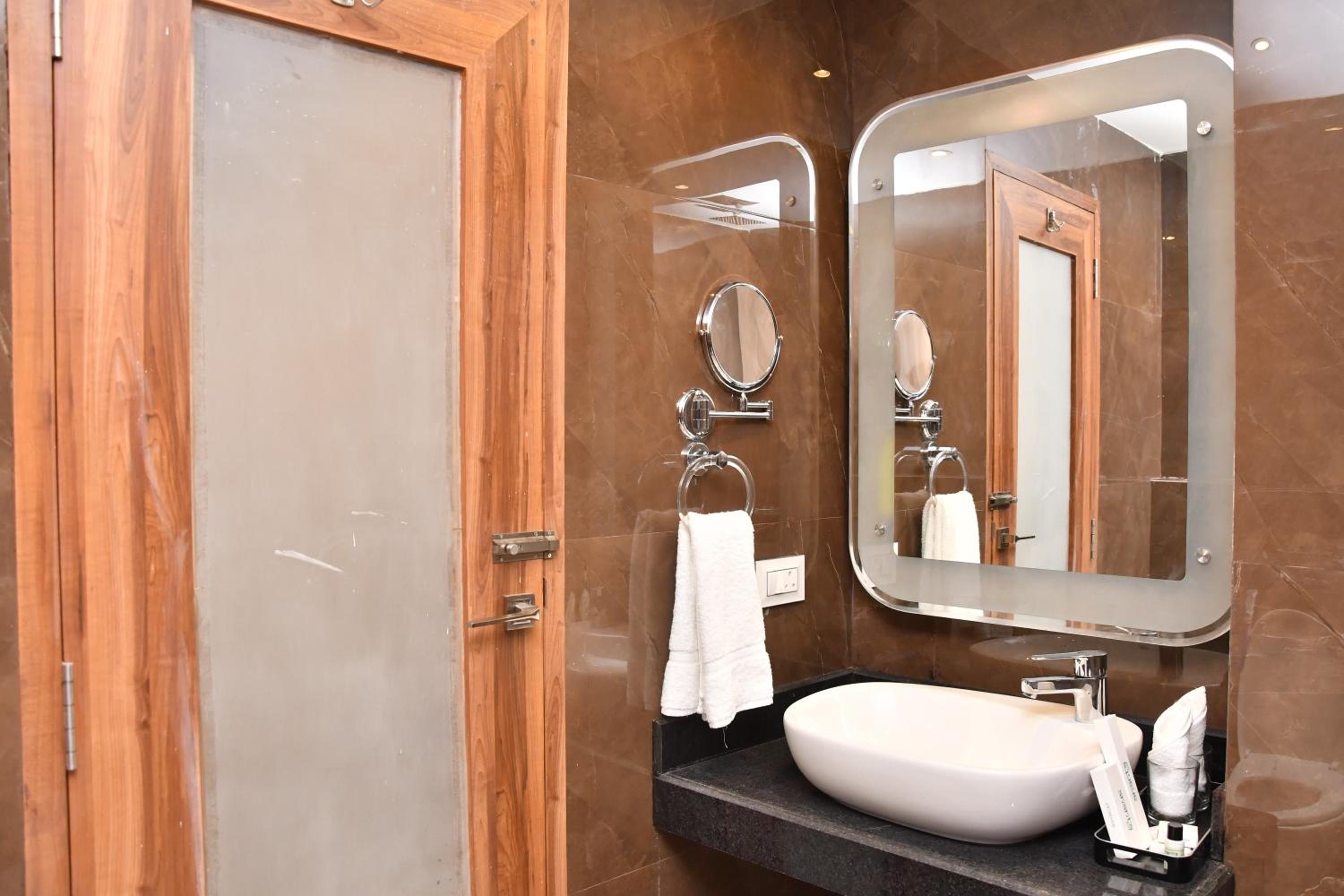 Suite - Photo 2