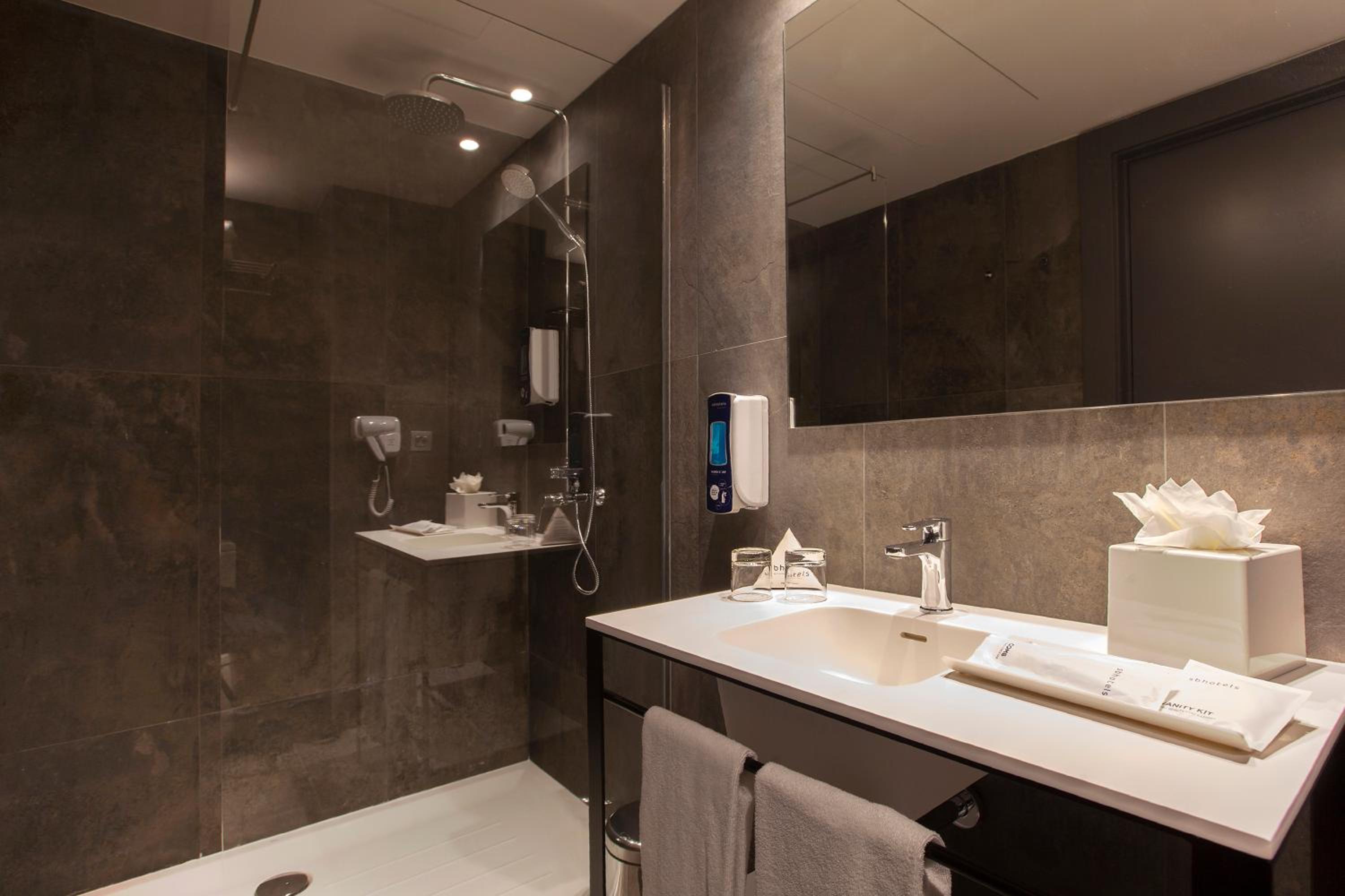 Luxury Suite with Spa Bath photo 2