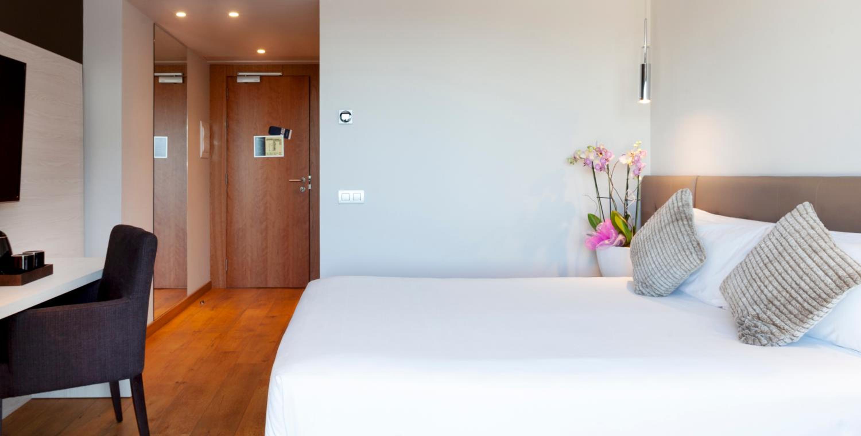 Double Room (1 Adult) - Photo 1
