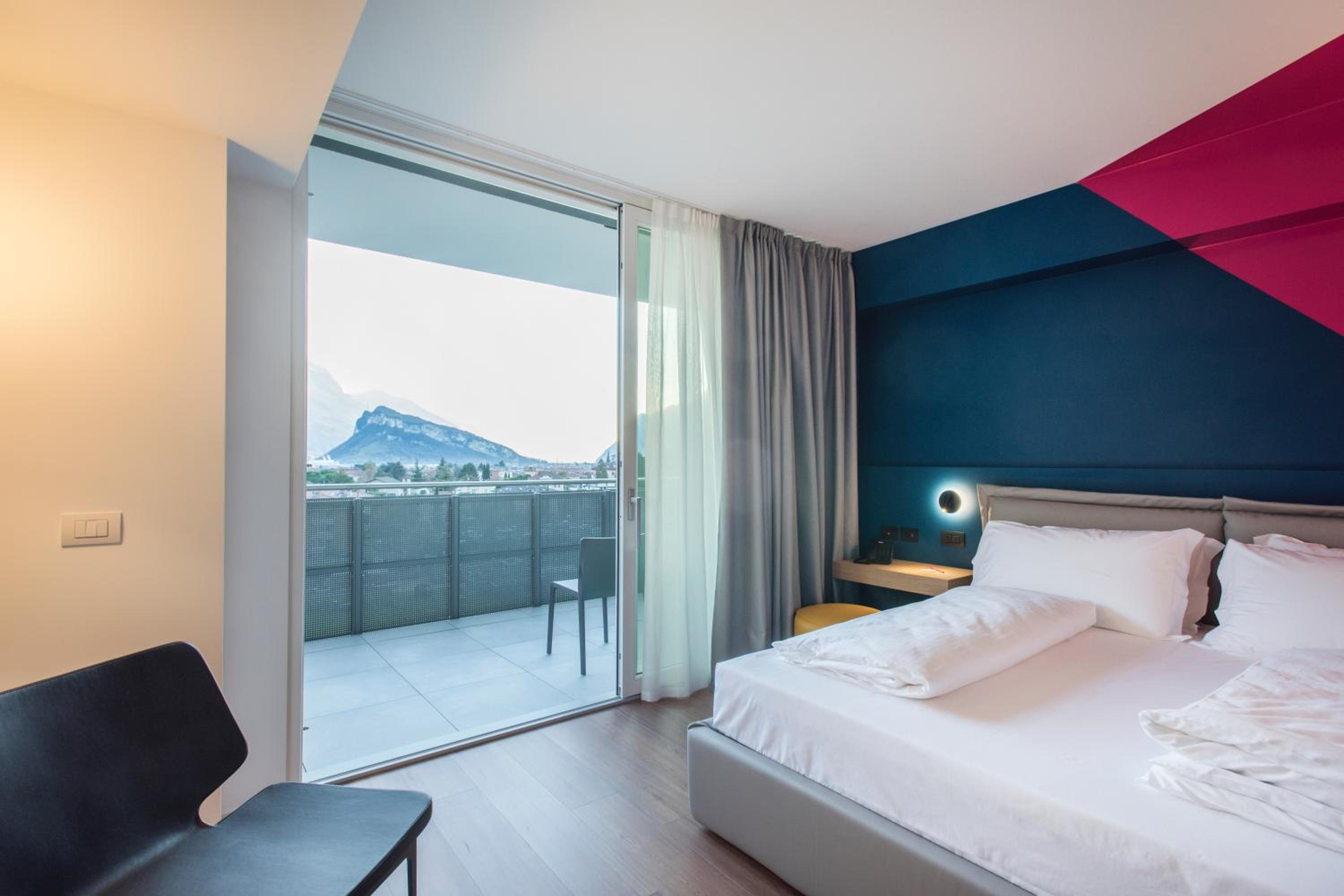 Double Room with Balcony - Photo 21