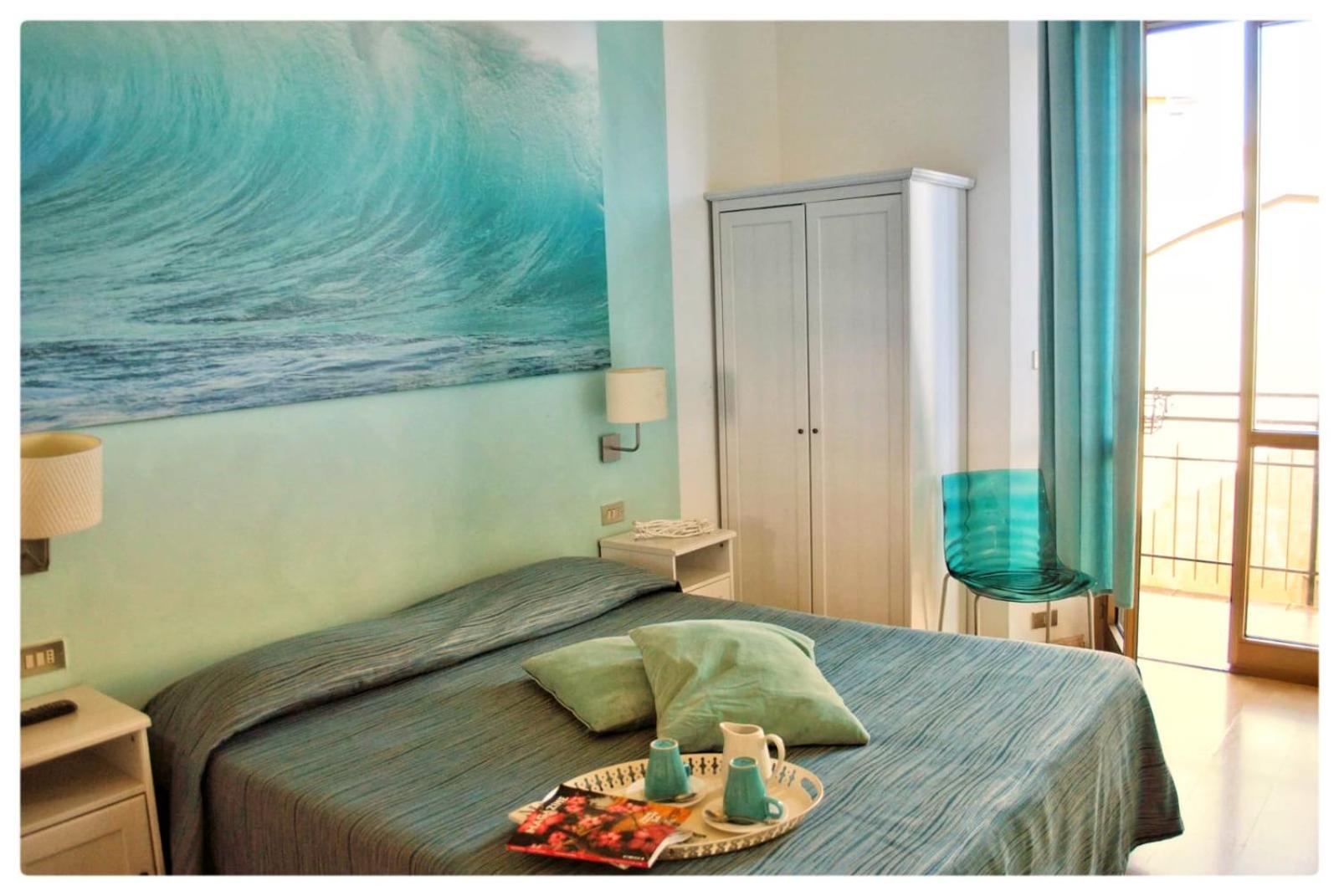 Double Room with One Double Bed and 2 Adults Occupancy (Non Smoking) photo 1