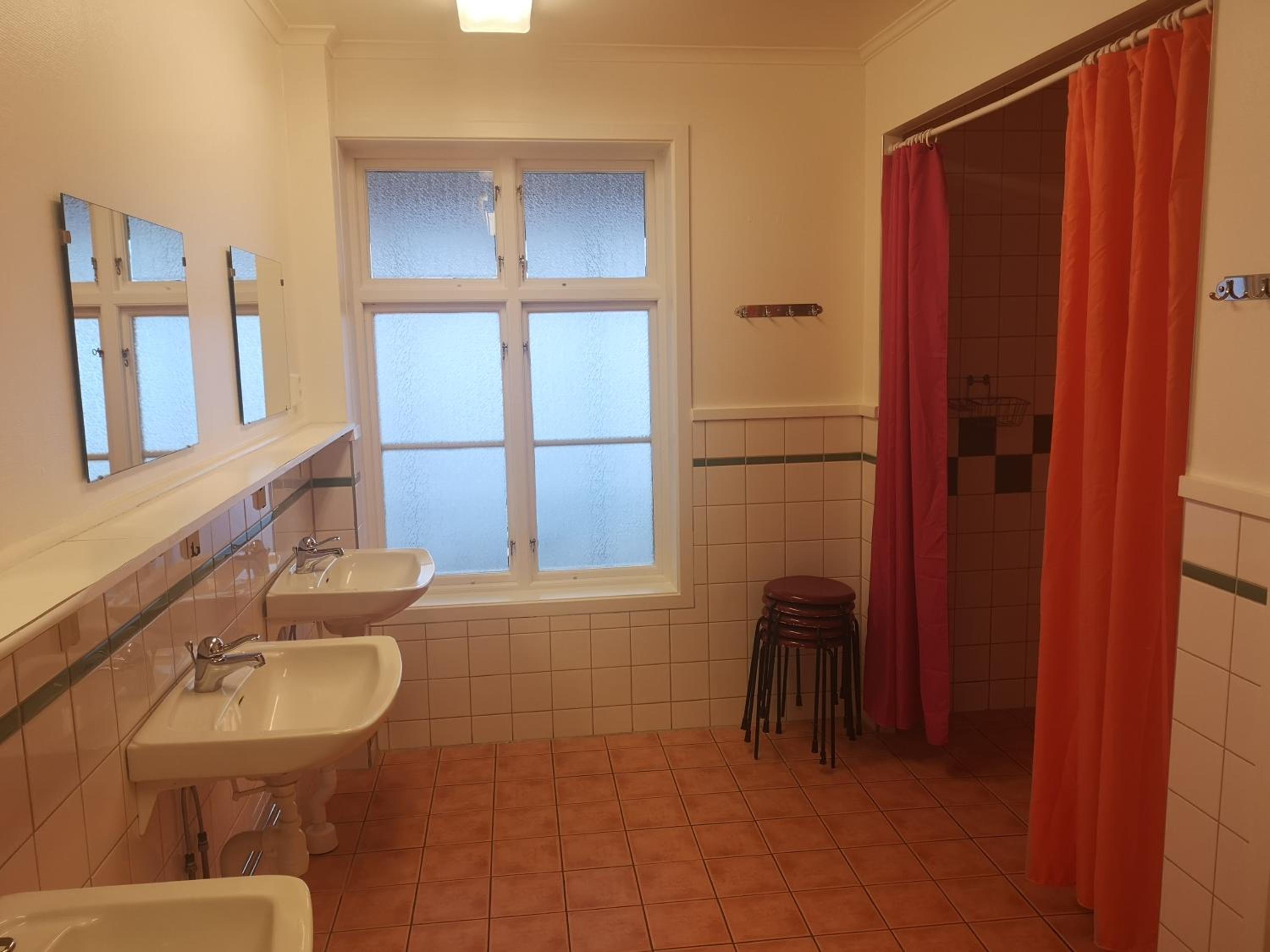 Budget Twin Room with Sea View and Shared External Bathroom 164 ft from room photo 3