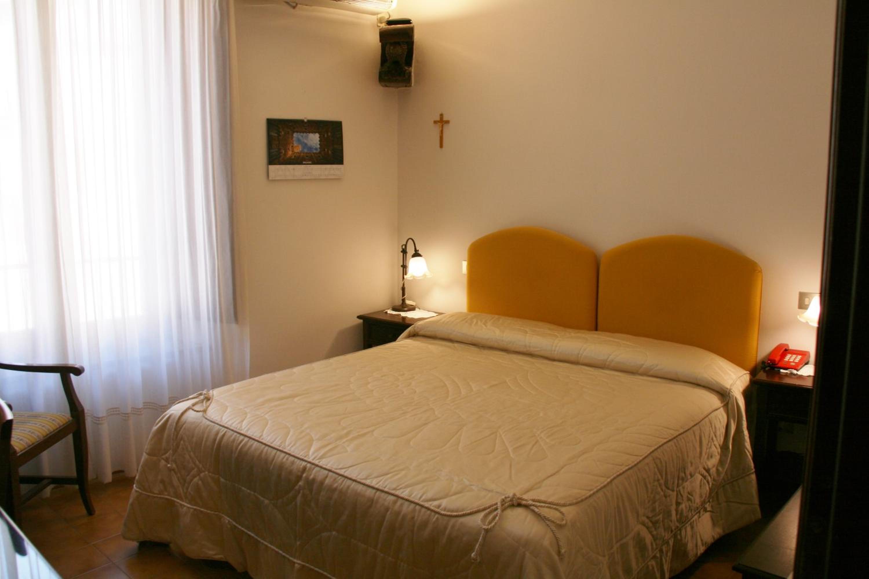 Double or Twin Room with View - Photo 2