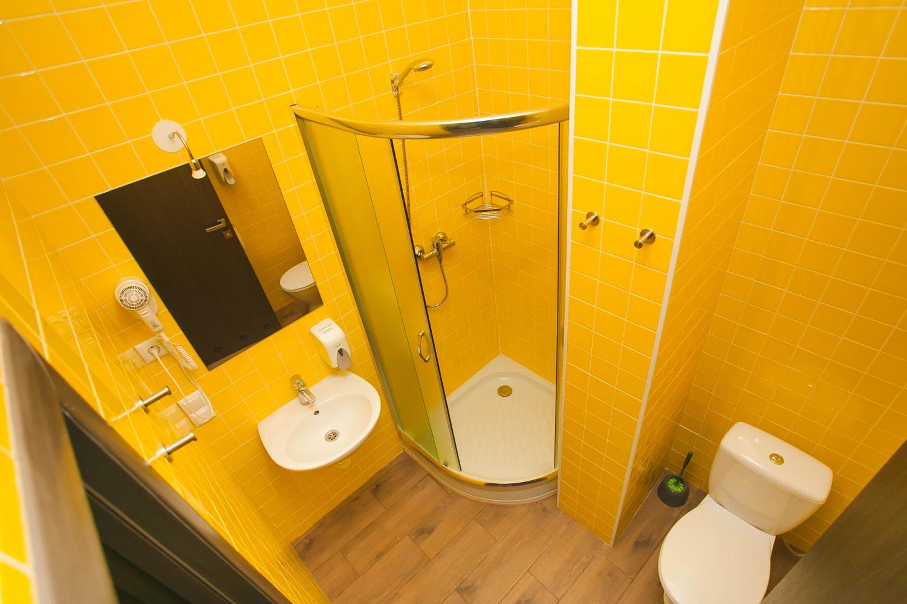 Economy Quadruple Room with Shared Bathroom photo 3