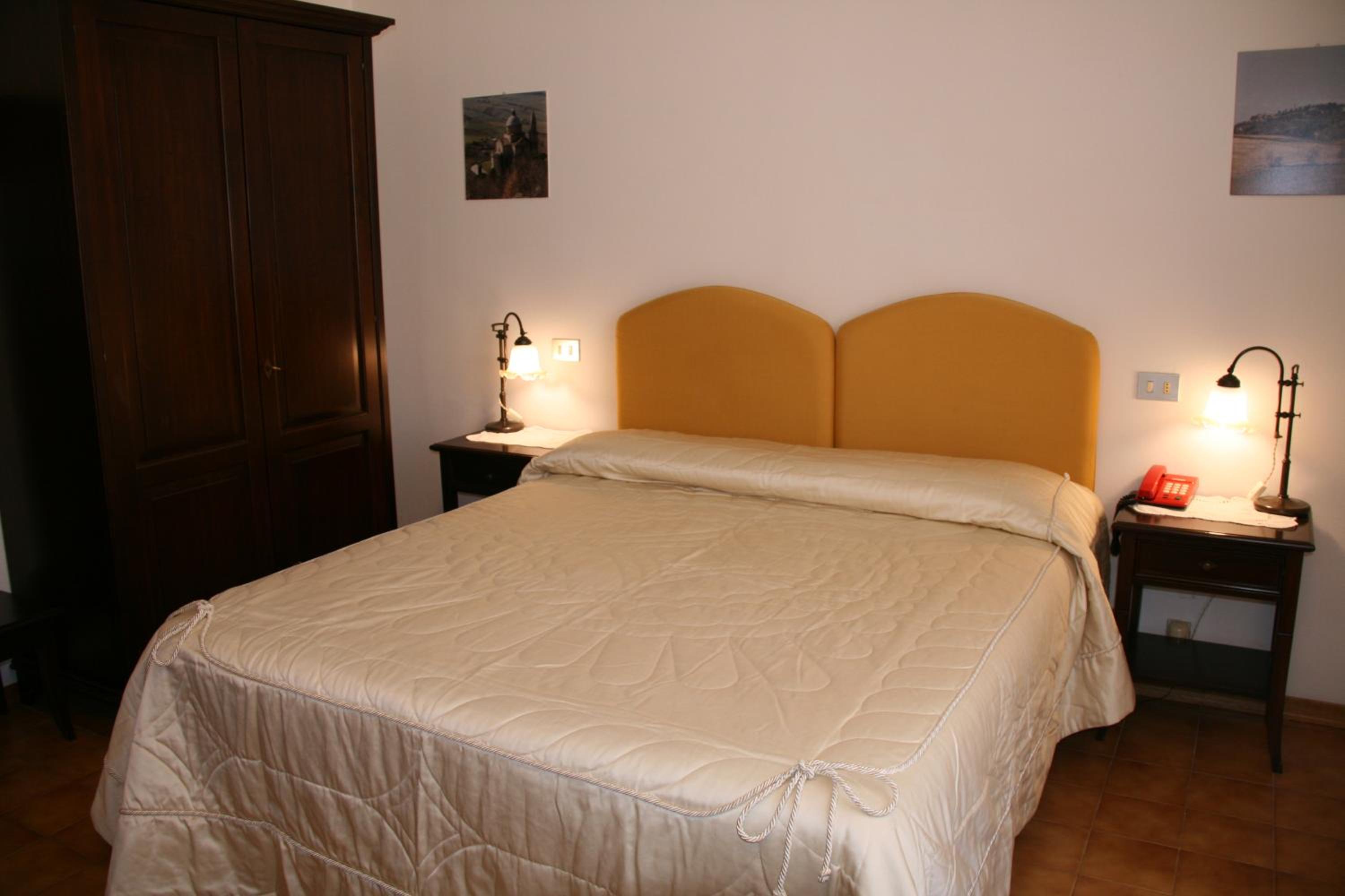 Standard Double or Twin Room - Photo 2