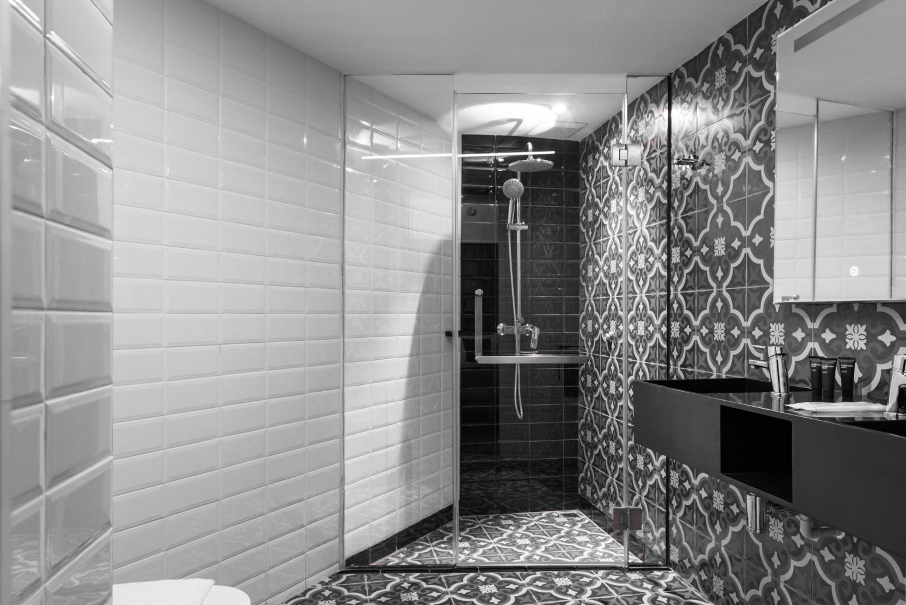 Amber Deluxe Room - Photo 3