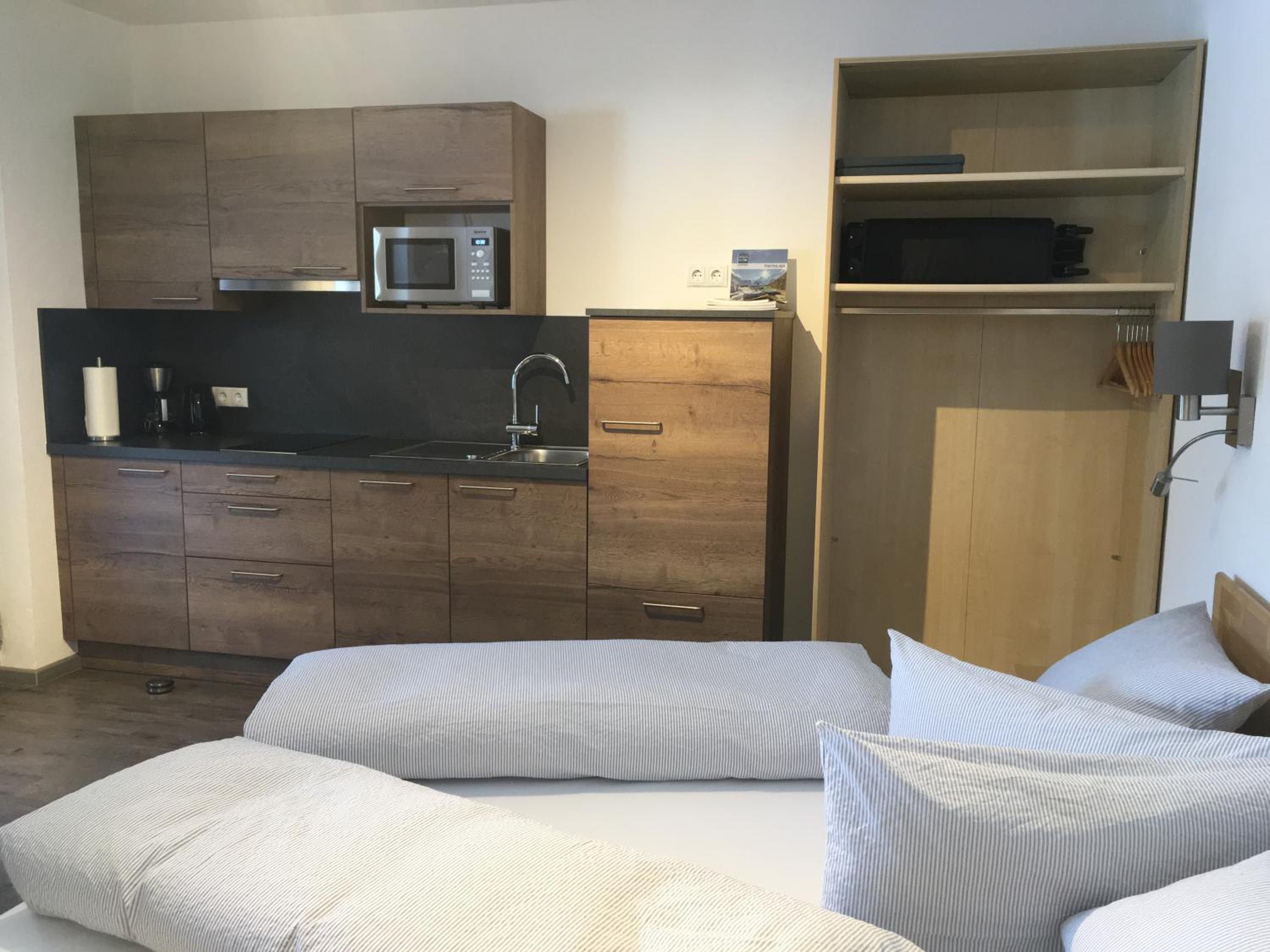 Double Room with Private Bathroom - Photo 8