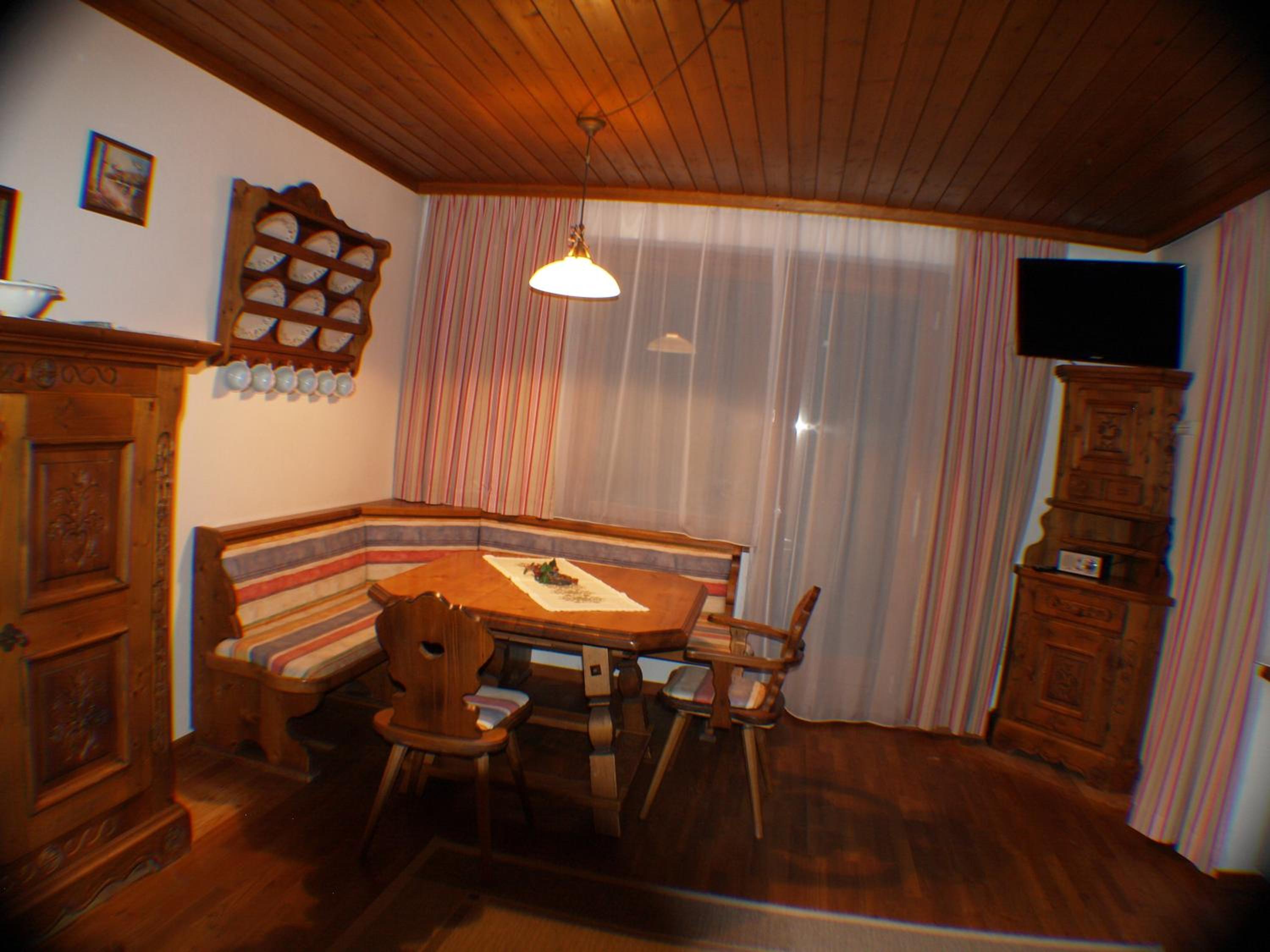 Three-Bedroom Apartment with Balcony photo 2