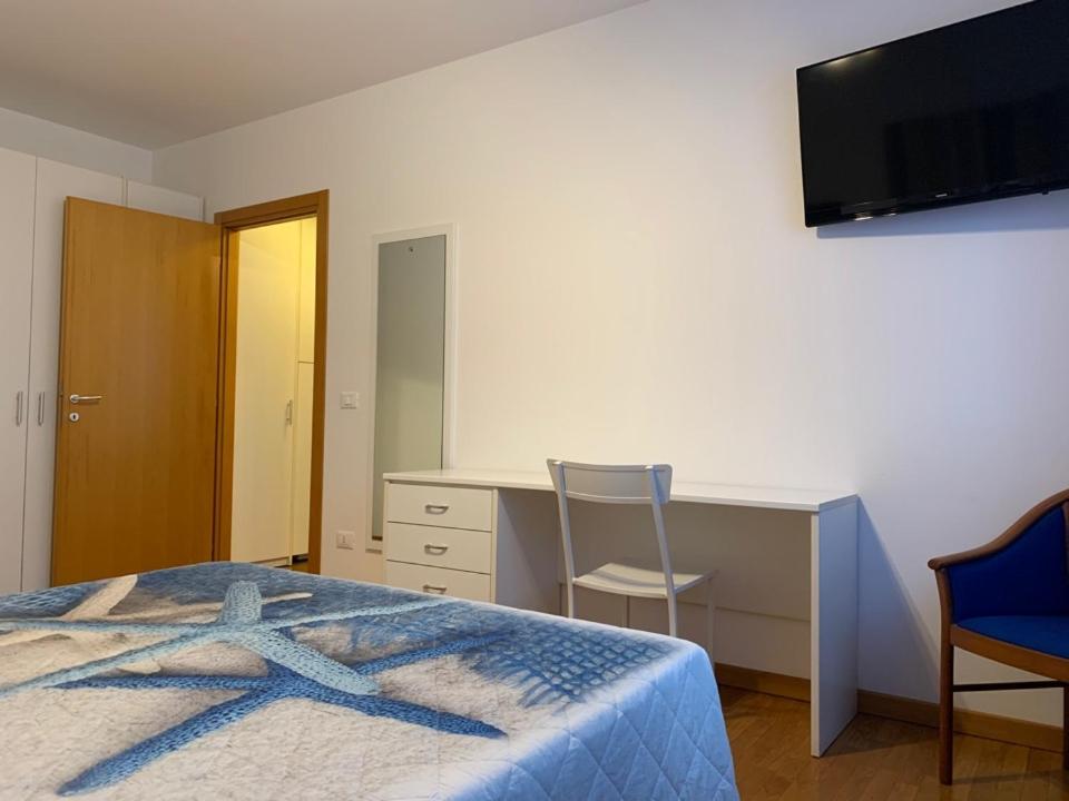 One-Bedroom Apartment photo 3