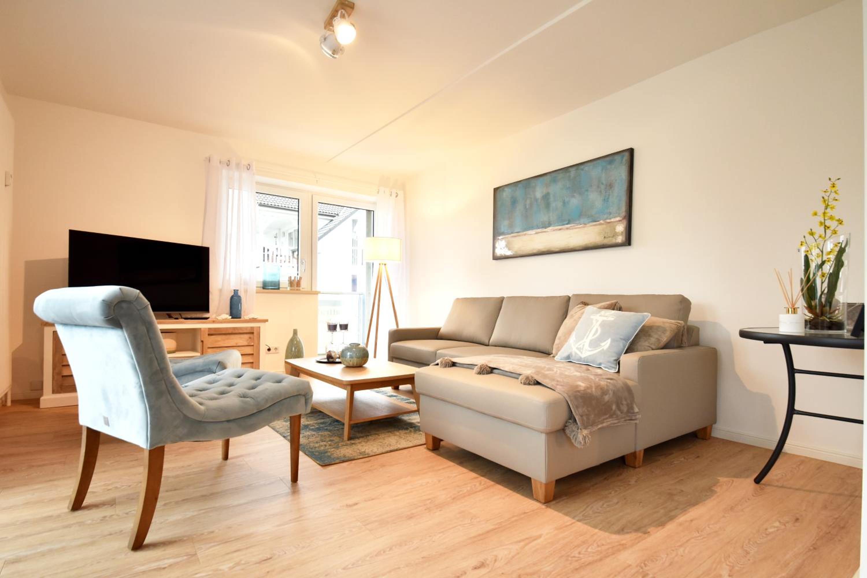 Apartment with Balcony photo 1