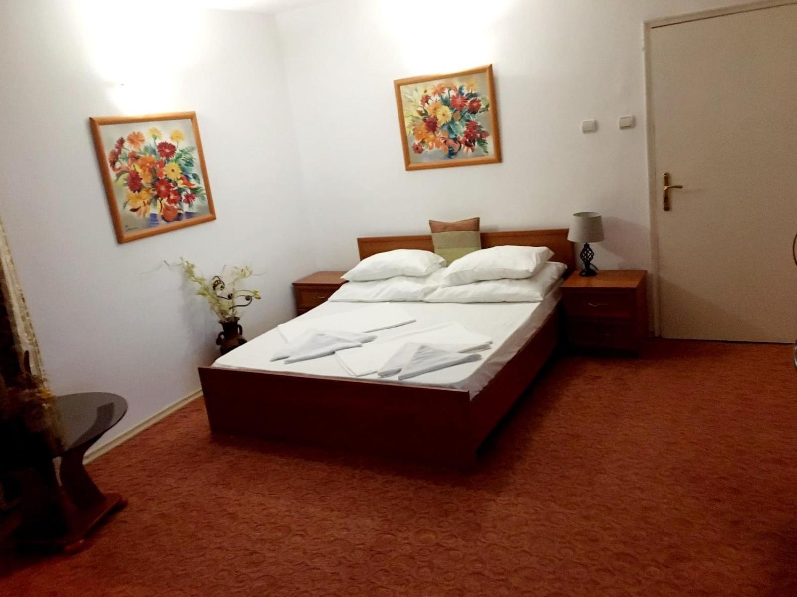 Family Suite with Balcony and City View - Photo 1