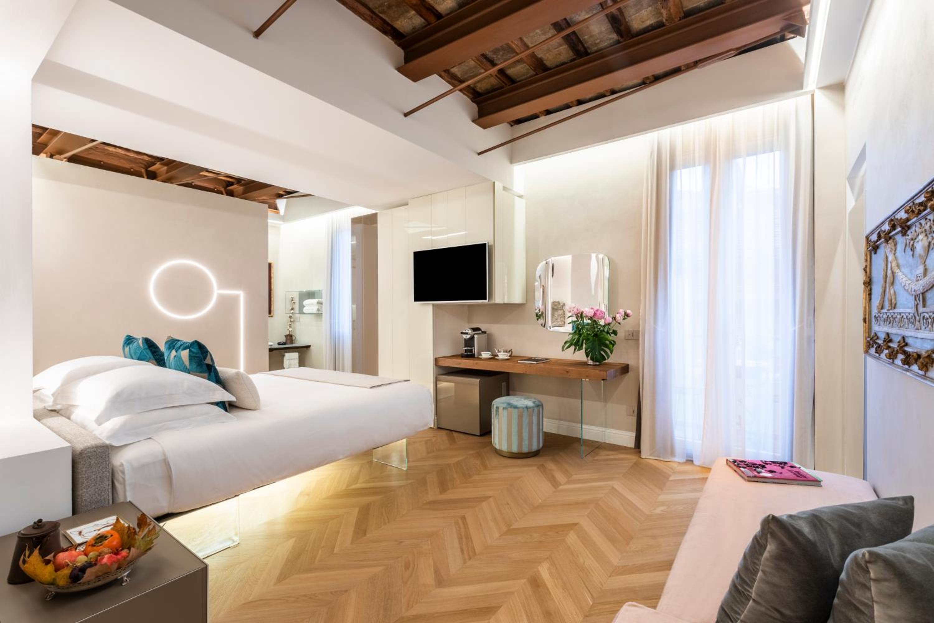 Deluxe Room with Balcony photo 1
