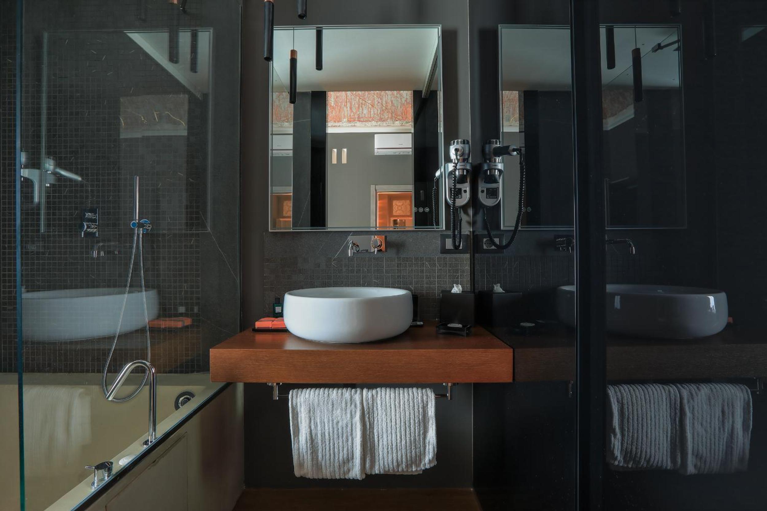 Deluxe Junior Suite - Photo 14