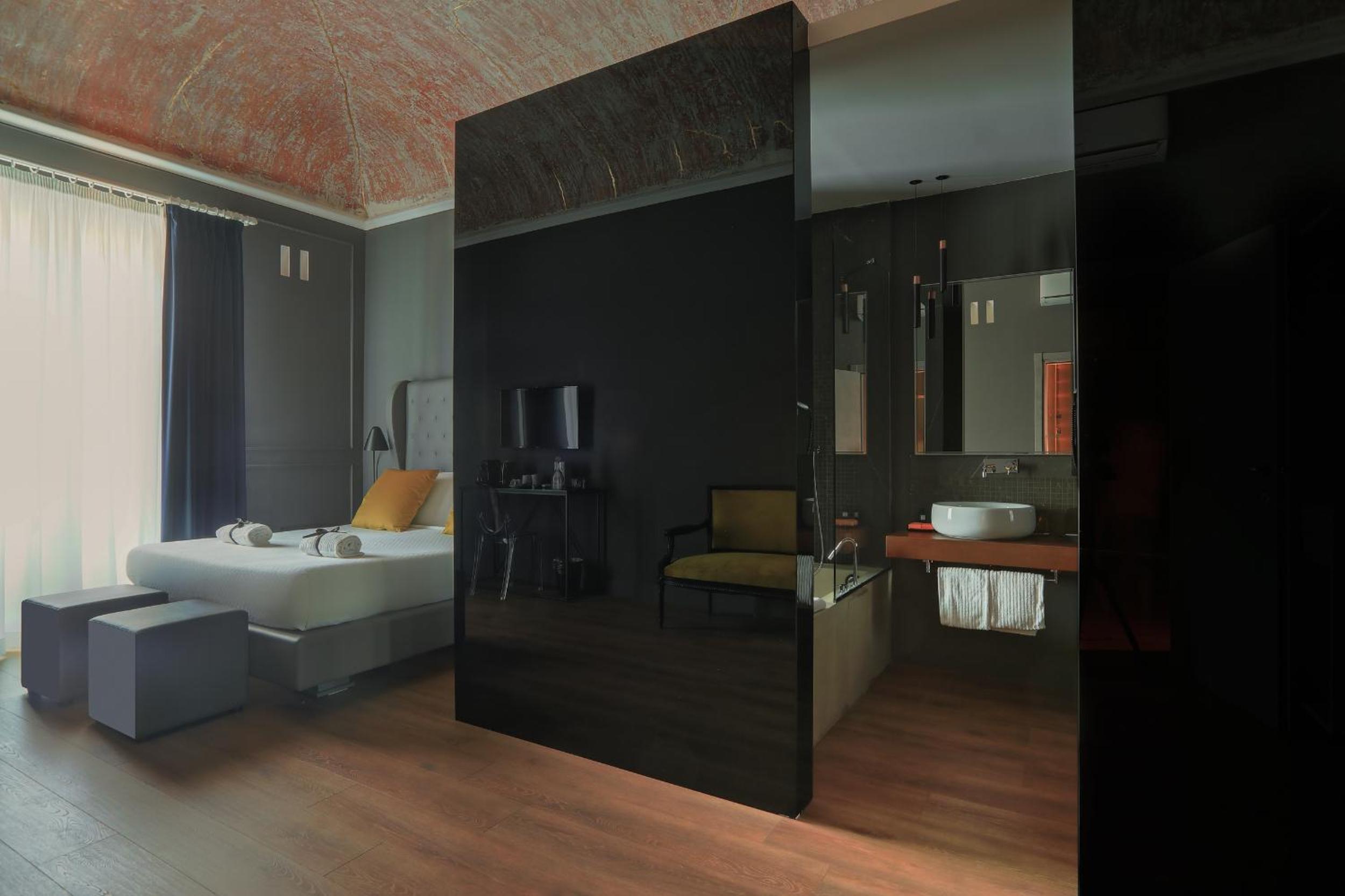 Deluxe Junior Suite - Photo 1