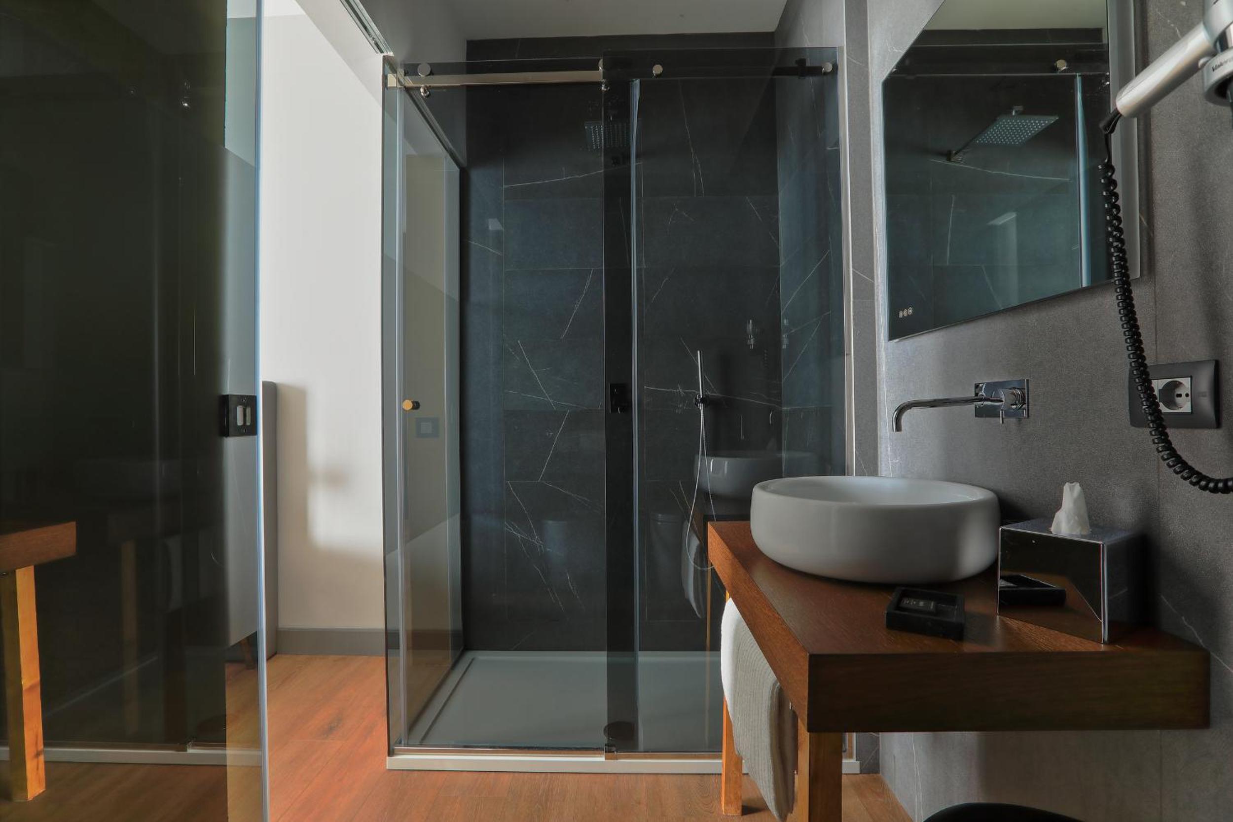 Standard Double or Twin Room - Photo 6