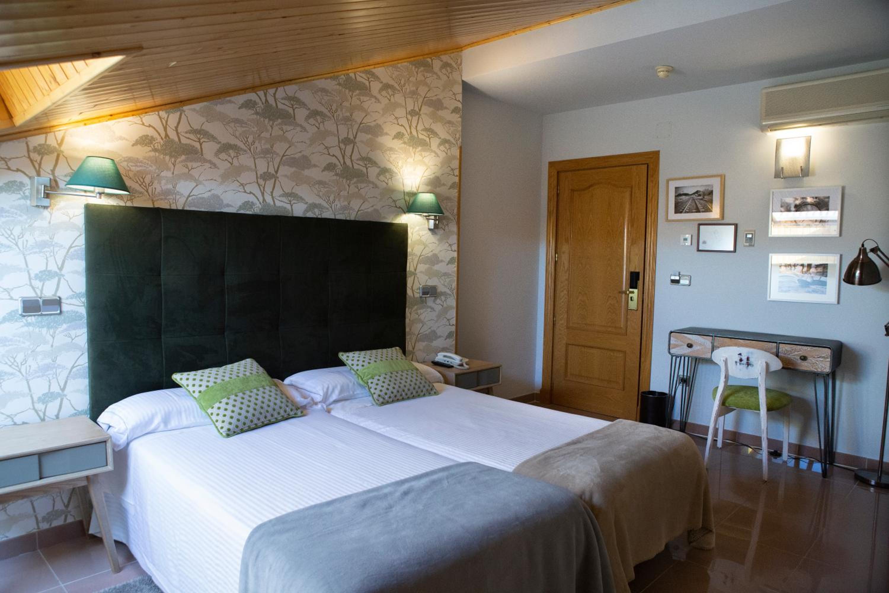 Double Room - Attic photo 3