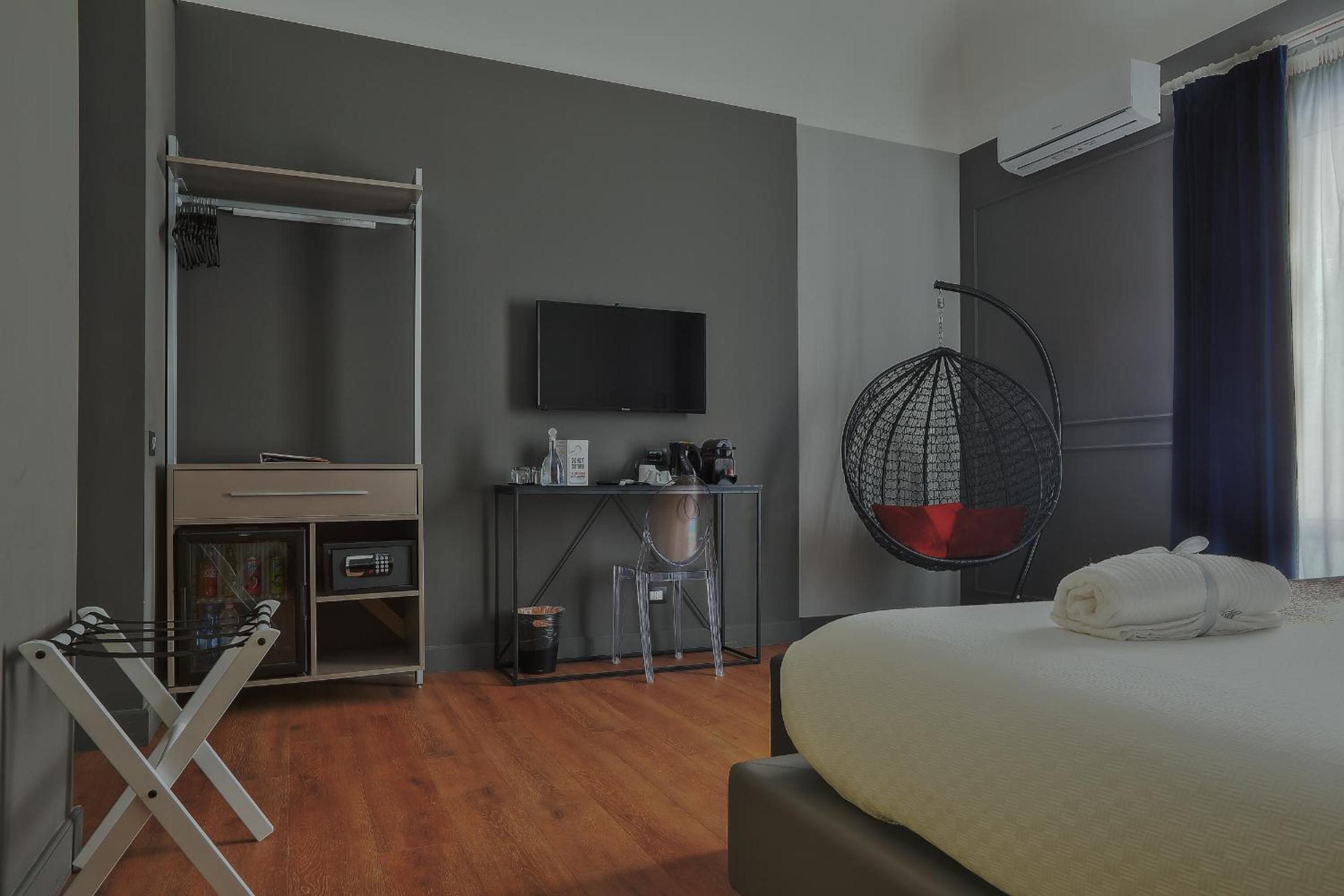 Standard Double or Twin Room - Photo 5