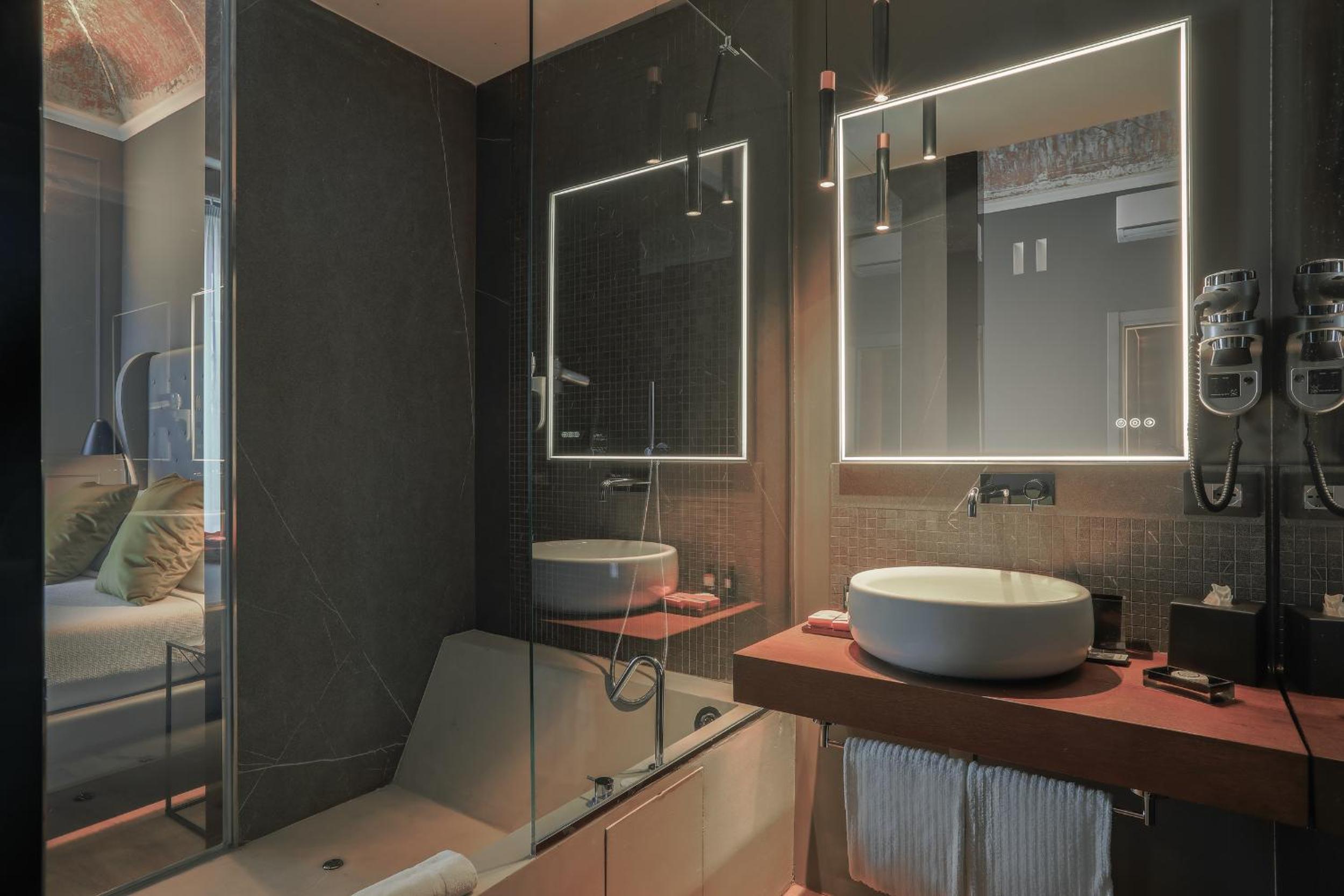 Deluxe Junior Suite - Photo 3