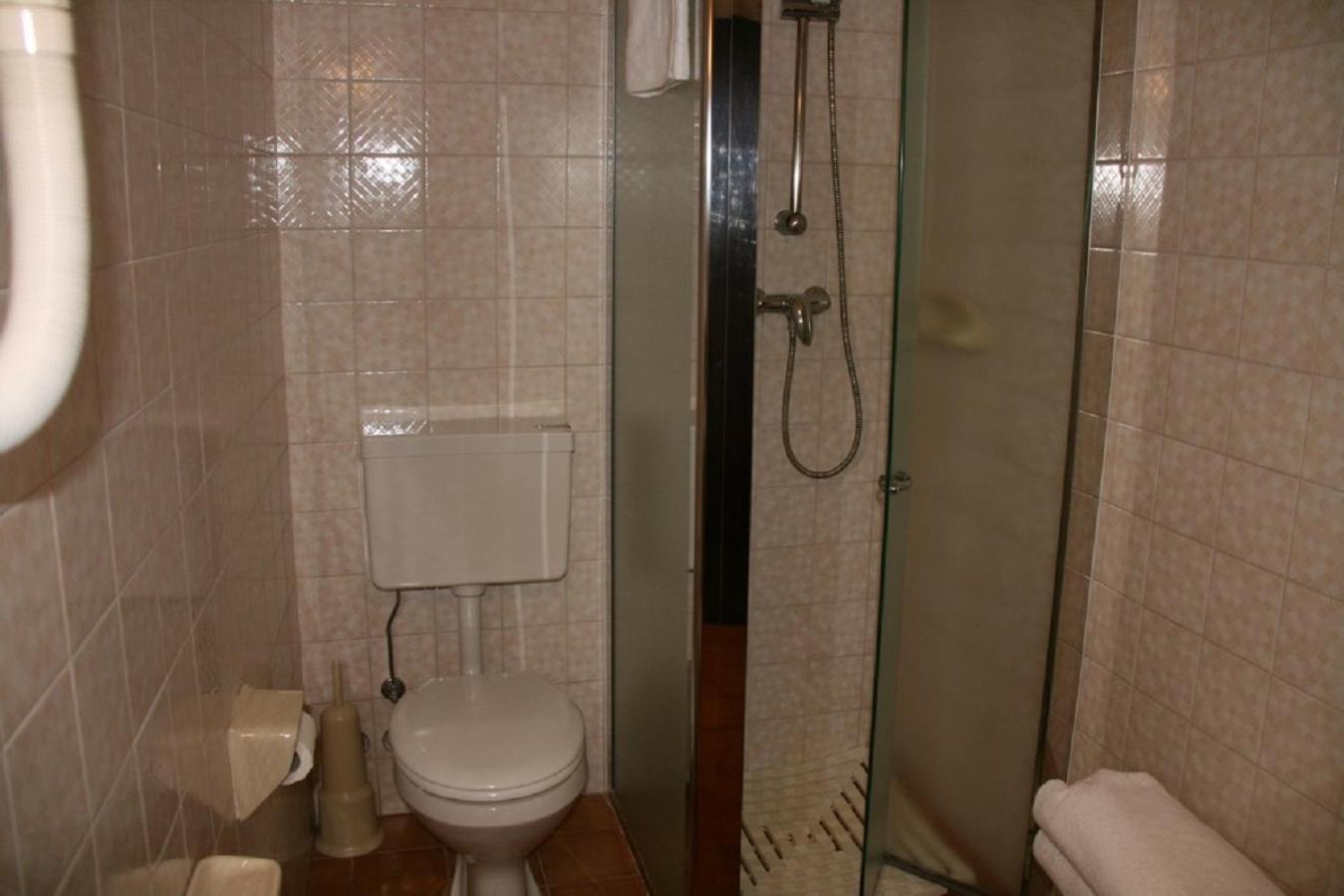 Double or Twin Room with View - Photo 3