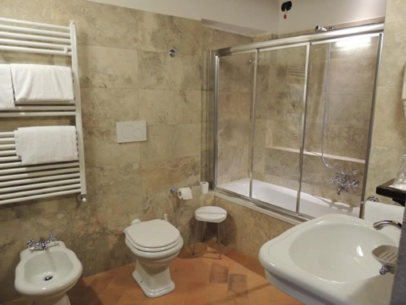 King Suite with Balcony - Photo 2