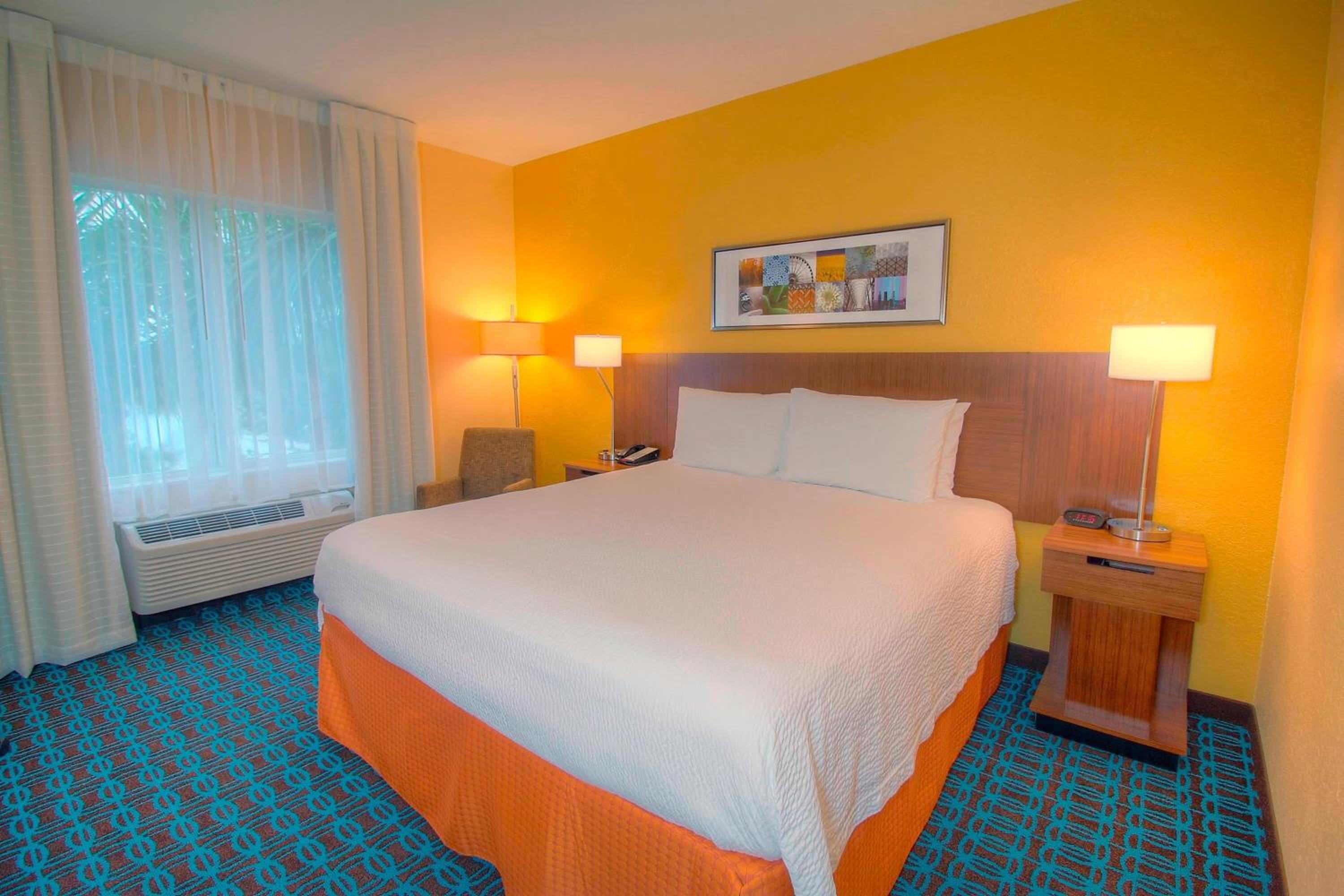King Room with Roll-In Shower - Mobility Access/Hearing Accessible