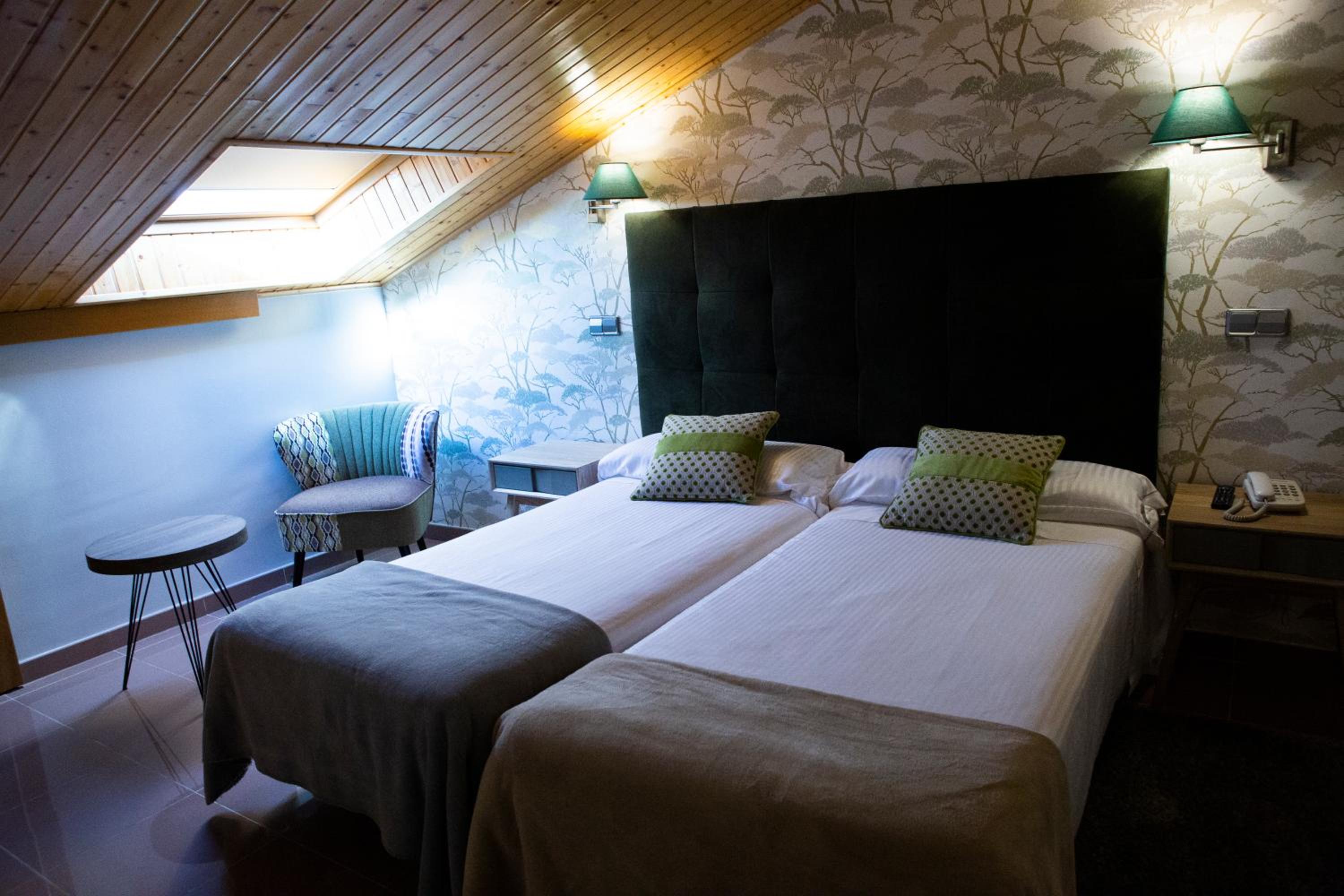 Double Room - Attic photo 2