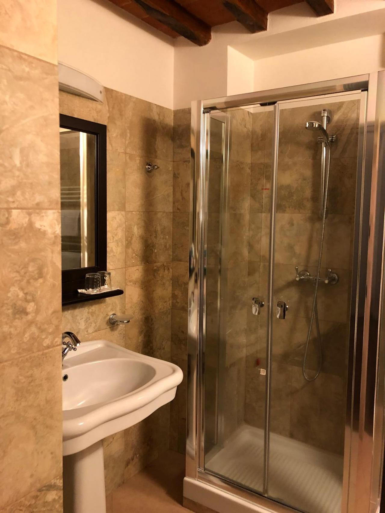 Junior Suite with Balcony - Photo 4