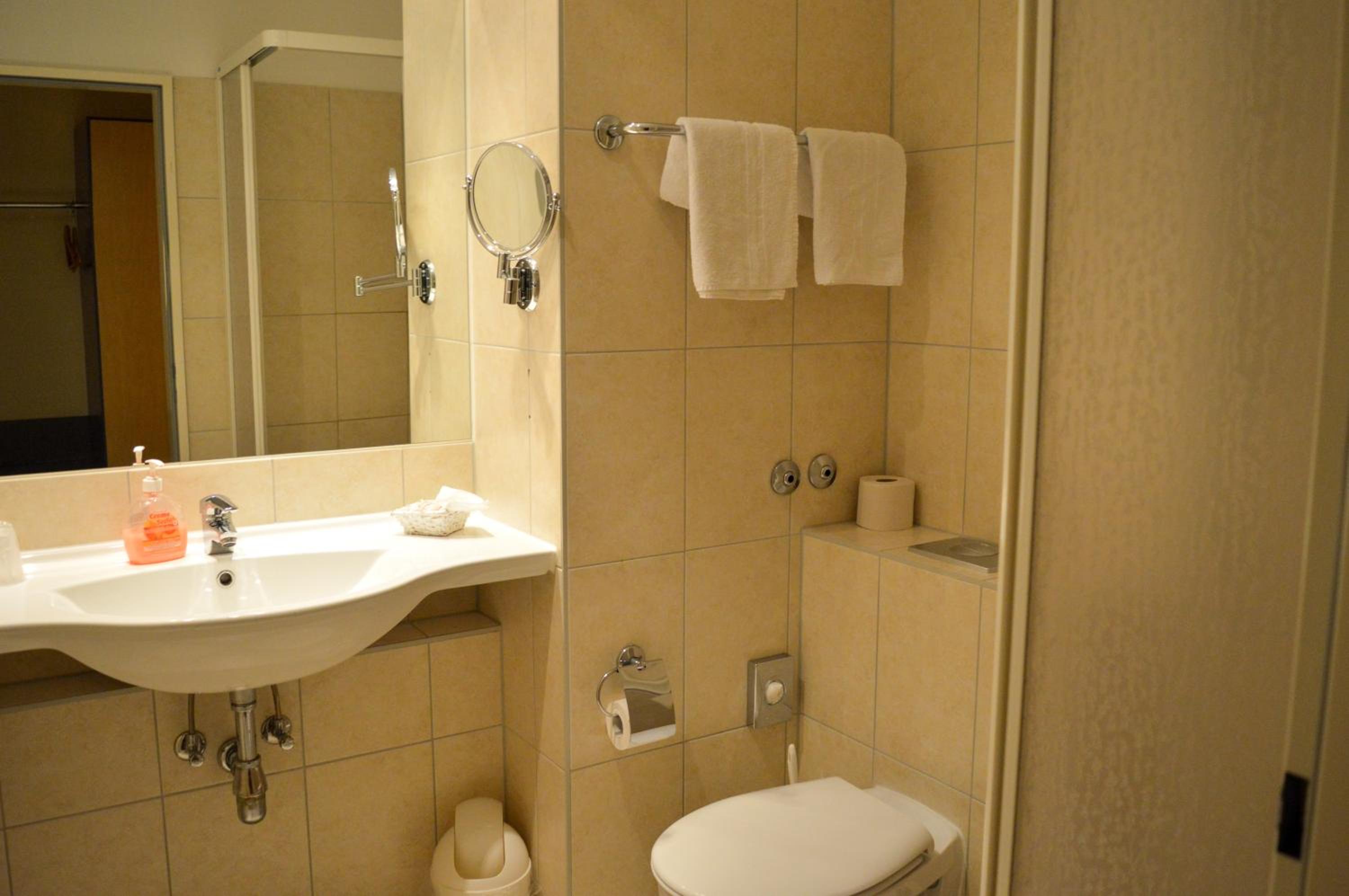 Comfort Double or Twin Room with Balcony - Photo 11